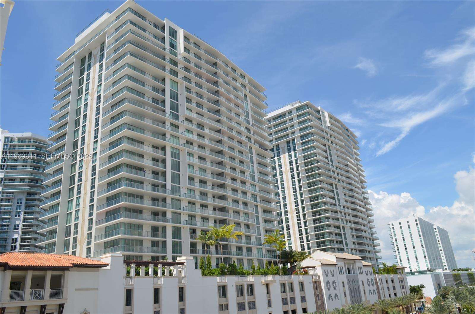 PARQUE TOWERS - 300 Sunny Isles Blvd, Sunny Isles Beach, FL 33160 | Picture 1