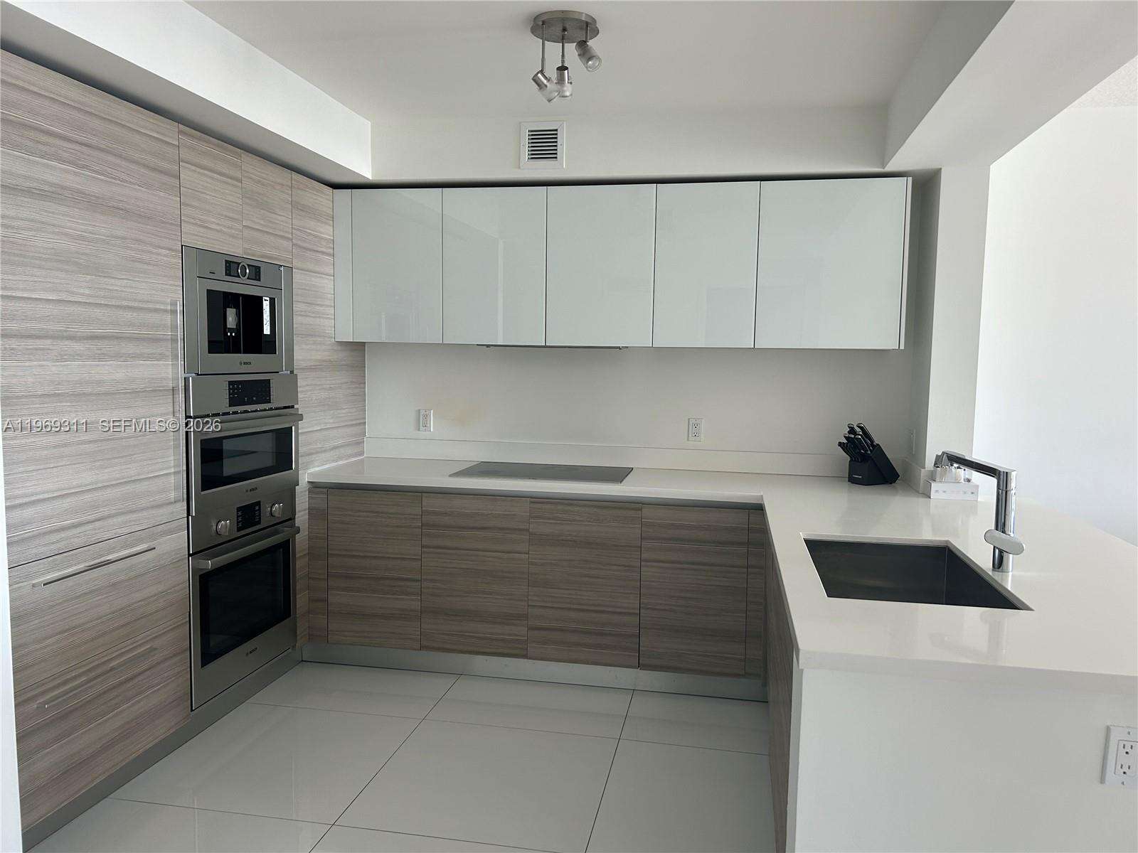 PARQUE TOWERS - 300 Sunny Isles Blvd, Sunny Isles Beach, FL 33160 | Picture 5