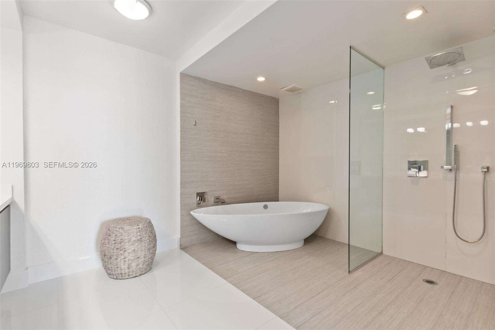 PARQUE TOWERS - 300 Sunny Isles Blvd, Sunny Isles Beach, FL 33160 | Picture 24