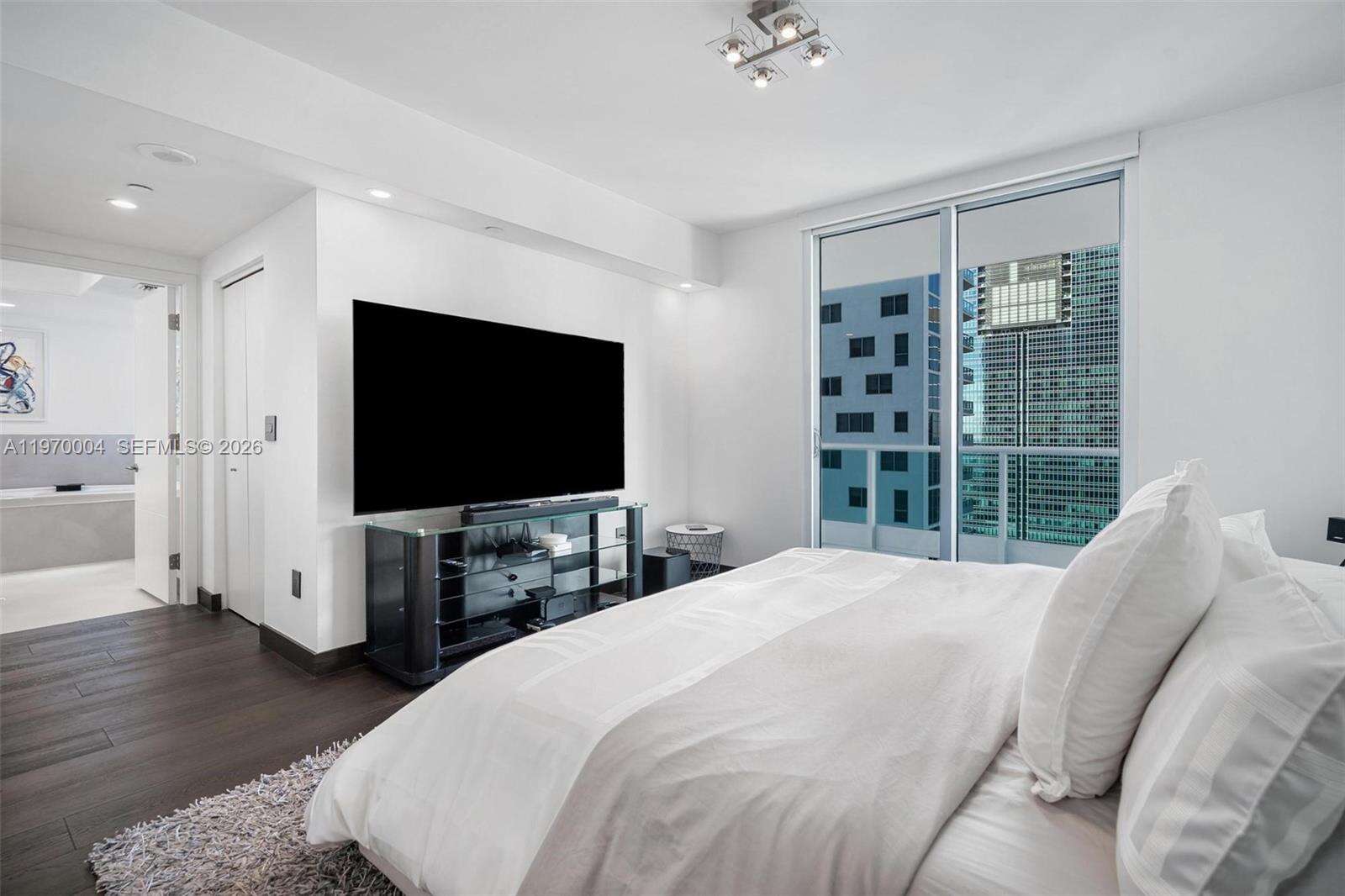 JADE RESIDENCES AT BRICKELL BAY - 1331 Brickell Bay Dr, Miami, FL 33131 | Picture 19
