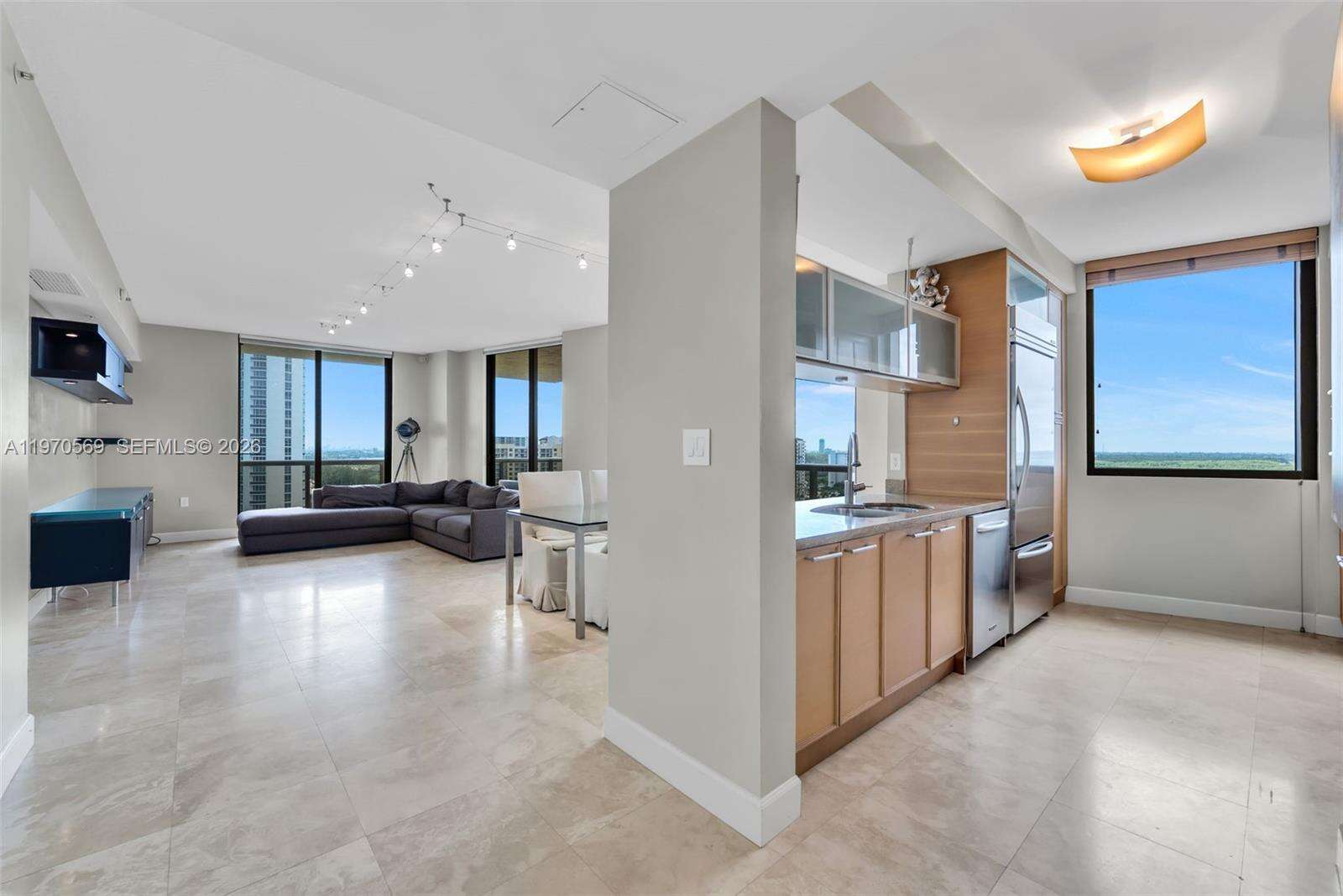 SAYAN - 16275 Collins Ave, Sunny Isles Beach, FL 33160 | Picture 3