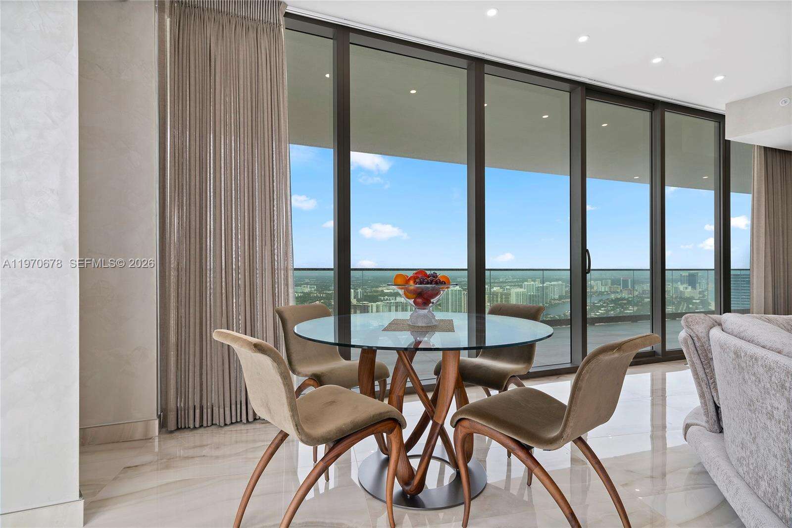 18975 COLLINS - 18975 Collins Ave, Sunny Isles Beach, FL 33160 | Picture 4