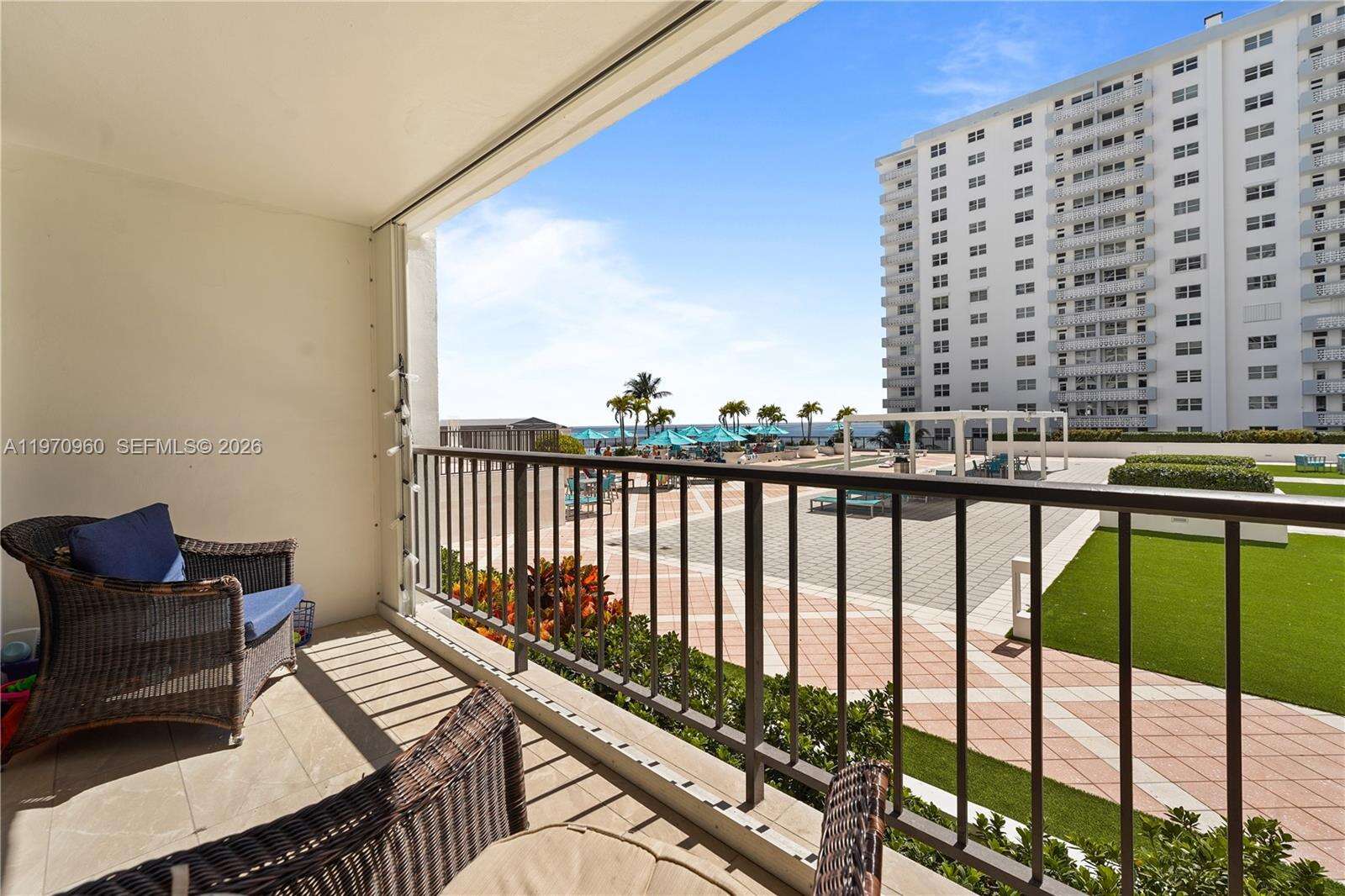 Plaza South Condos for Sale & Rent | Picture 1