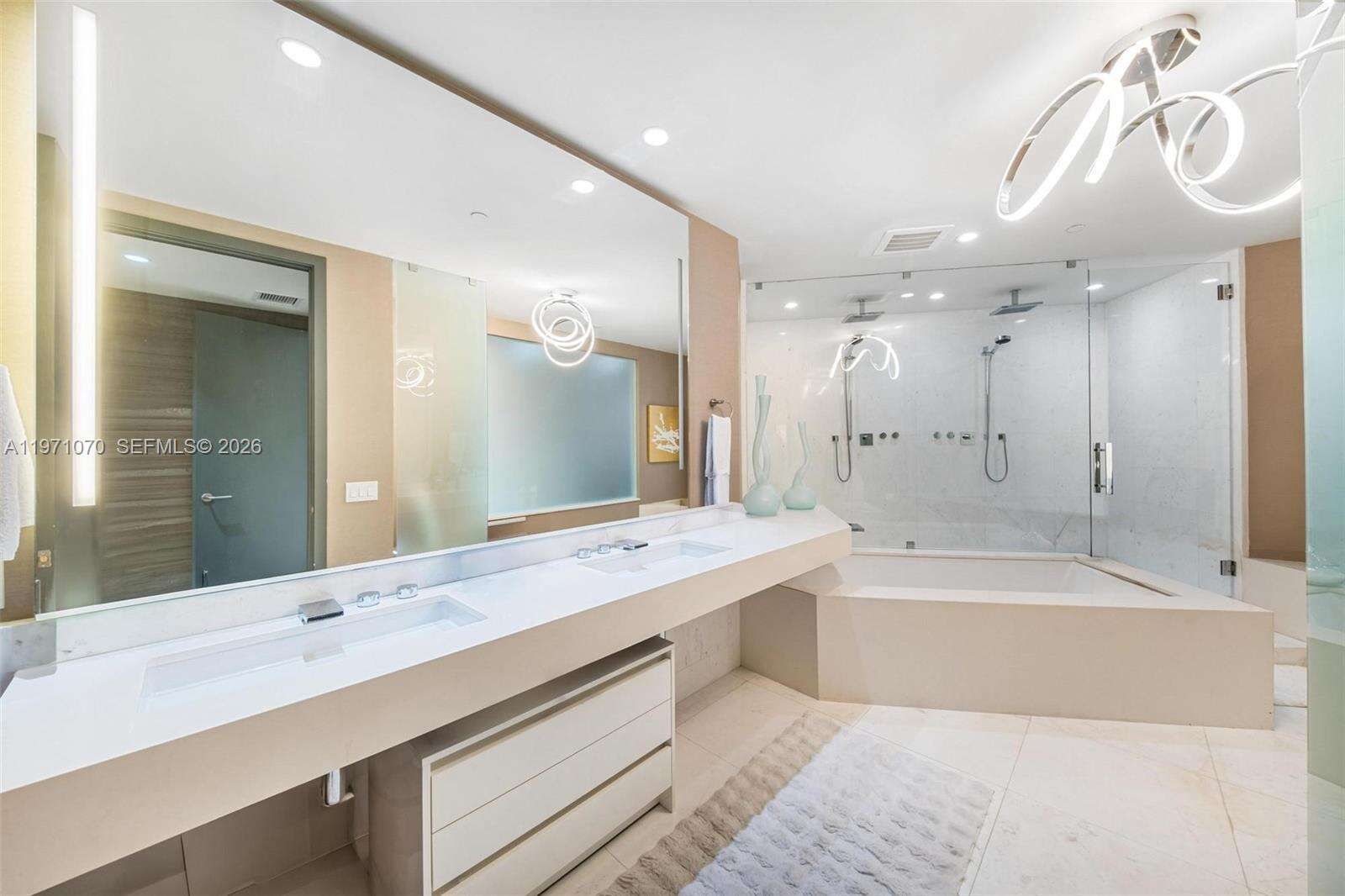 18555 COLLINS AVENUE - 18555 Collins Ave, Sunny Isles Beach, FL 33160 | Picture 19