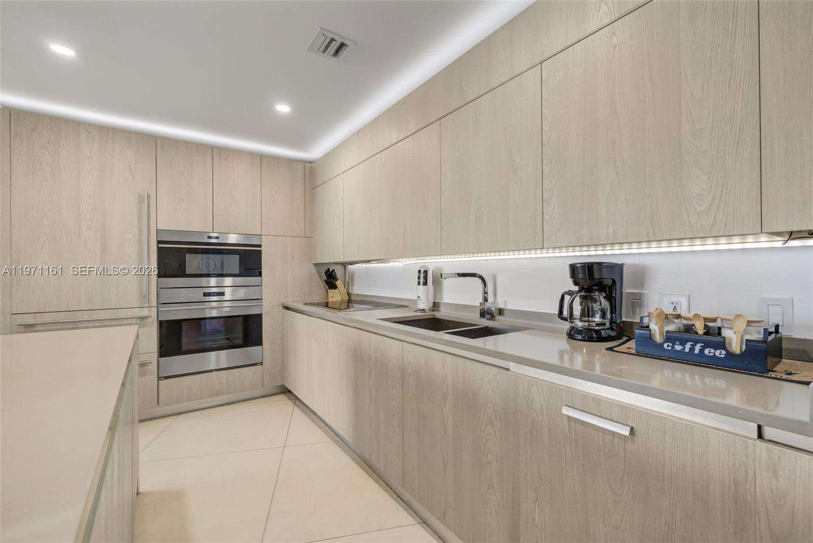 Hyde Resort at 4111 Ocean Dr, Hollywood, FL 33019 - For Sale photo 3
