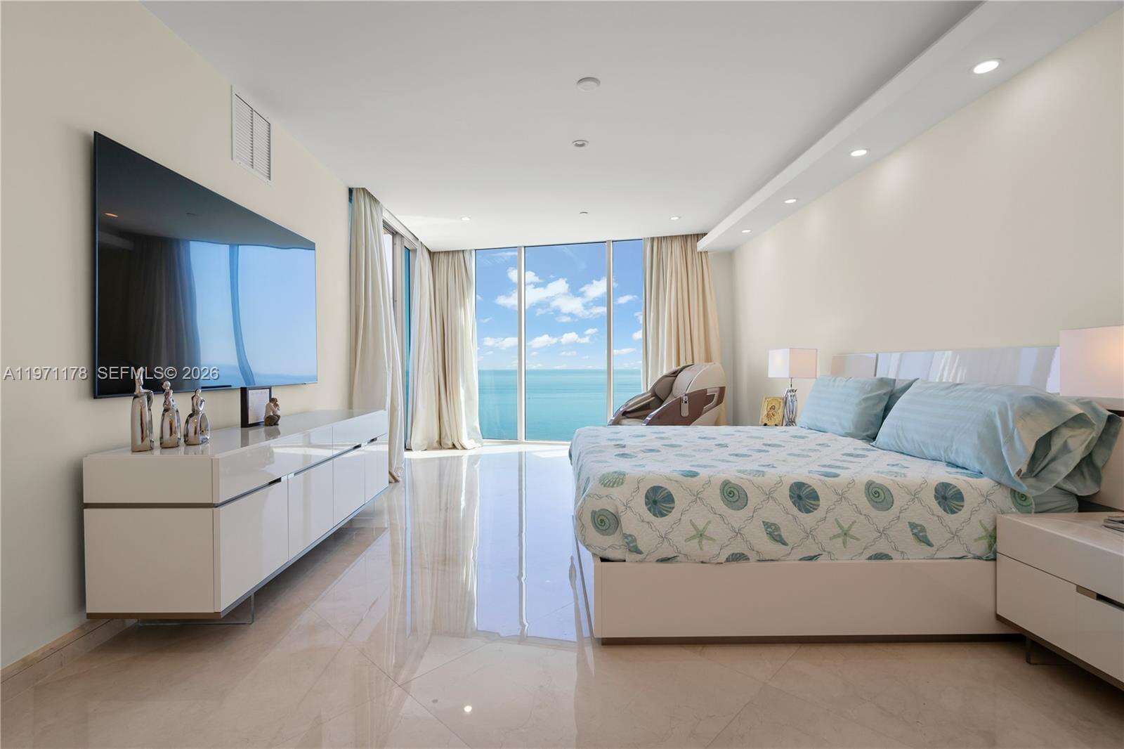 Jade Beach at 17001 Collins Ave, Sunny Isles Beach, FL 33160 - For Sale photo 13