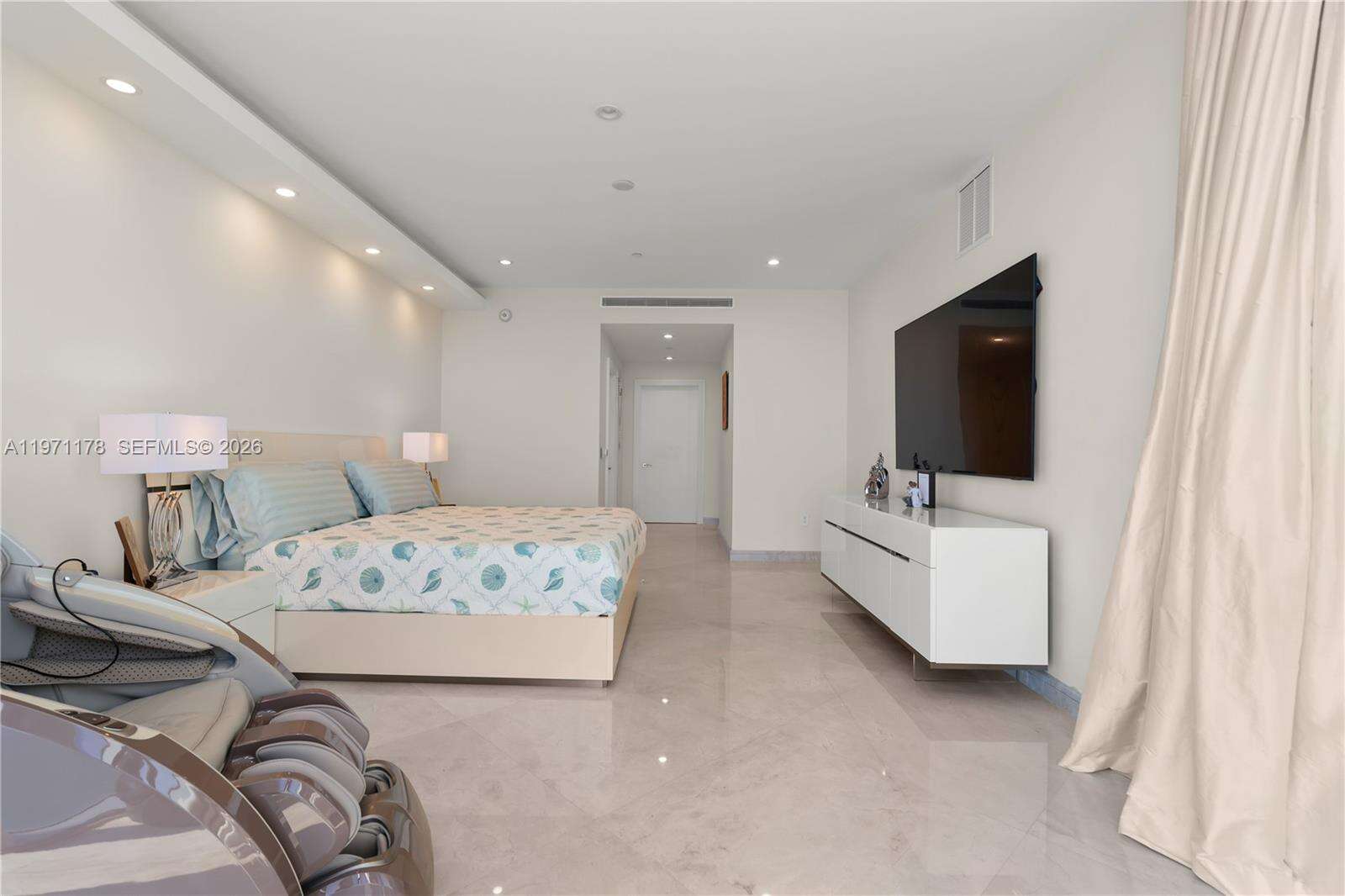 Jade Beach at 17001 Collins Ave, Sunny Isles Beach, FL 33160 - For Sale photo 14