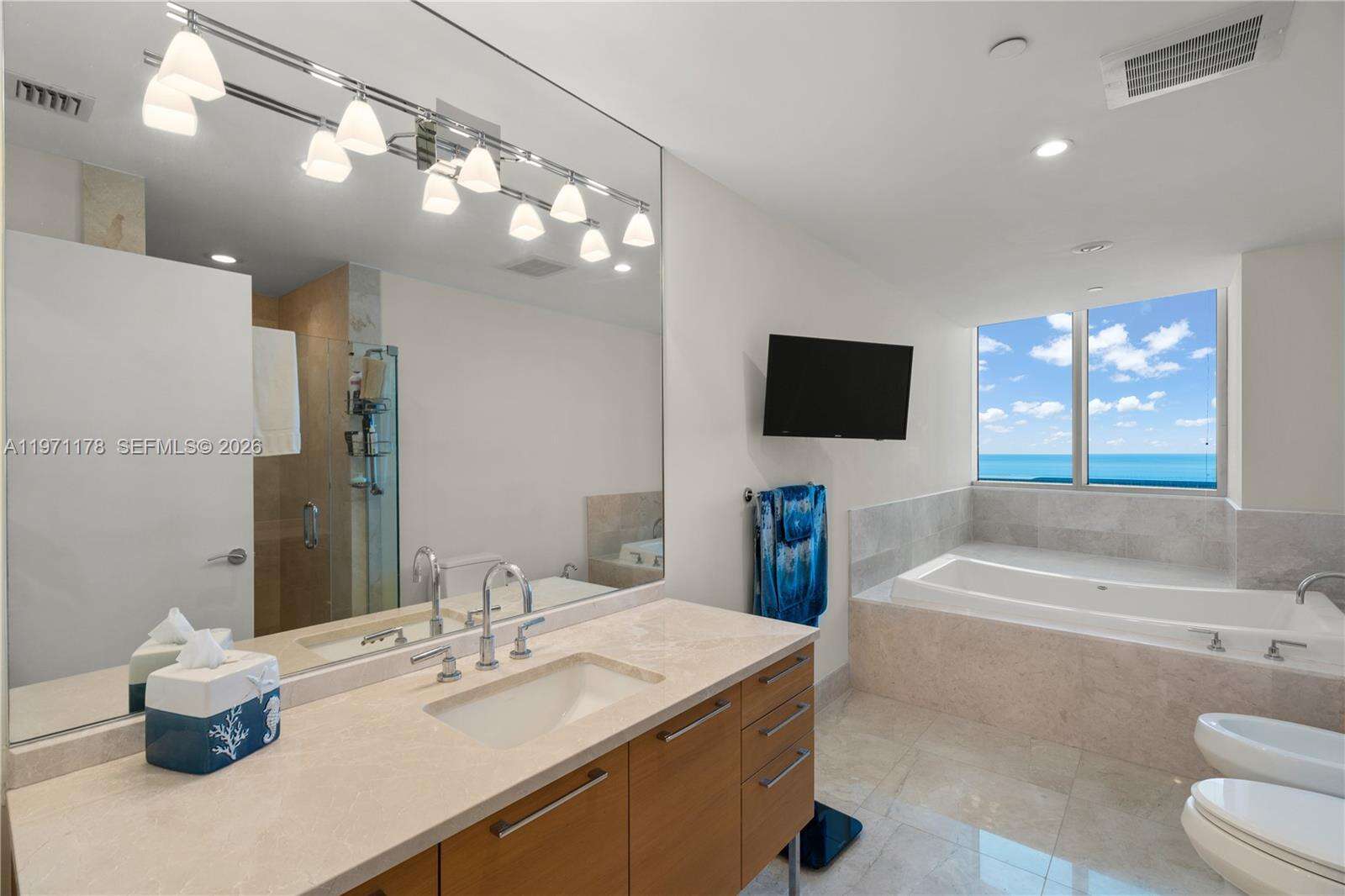 Jade Beach at 17001 Collins Ave, Sunny Isles Beach, FL 33160 - For Sale photo 16