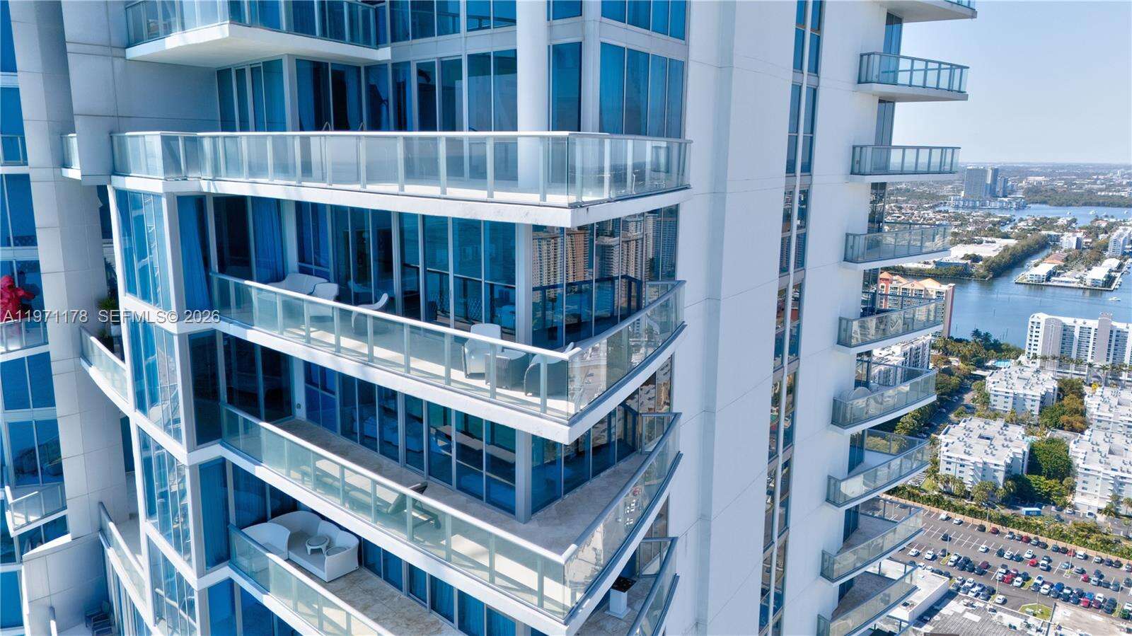 Jade Beach at 17001 Collins Ave, Sunny Isles Beach, FL 33160 - For Sale photo 18