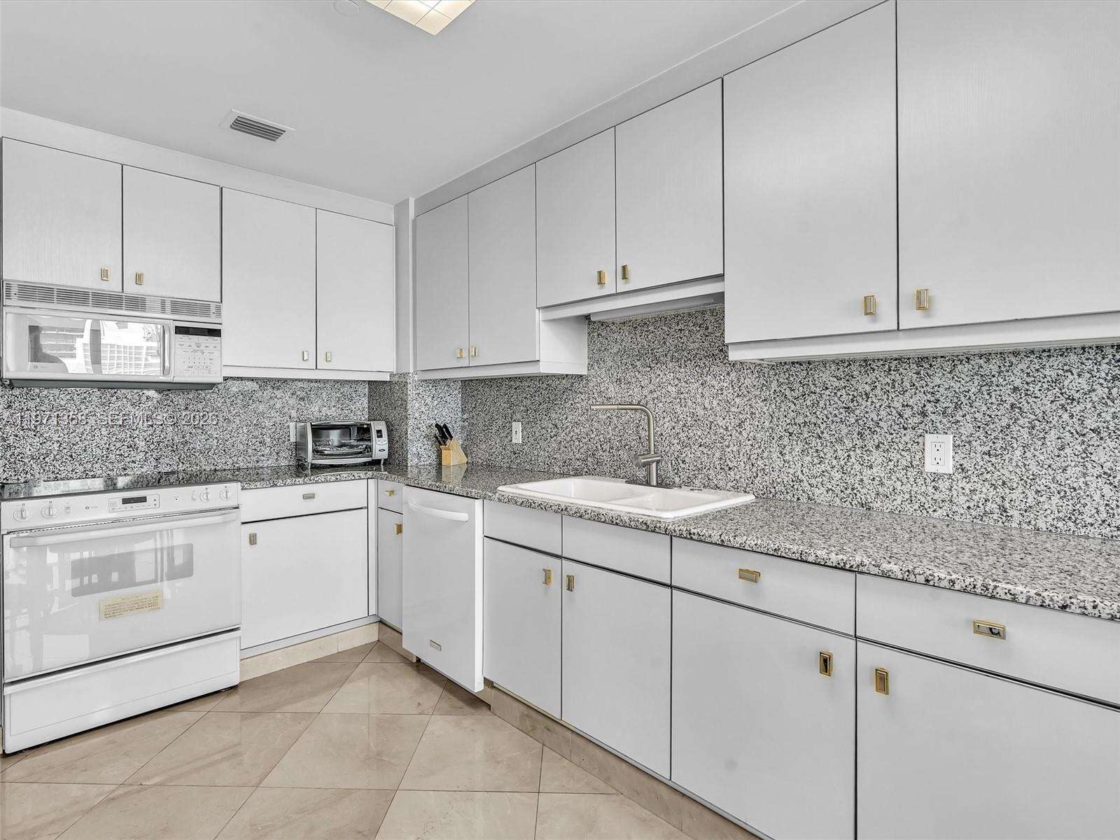 THE PALACE AT BAL HARBOUR - 10101 Collins Ave, Bal Harbour, FL 33154 | Picture 20