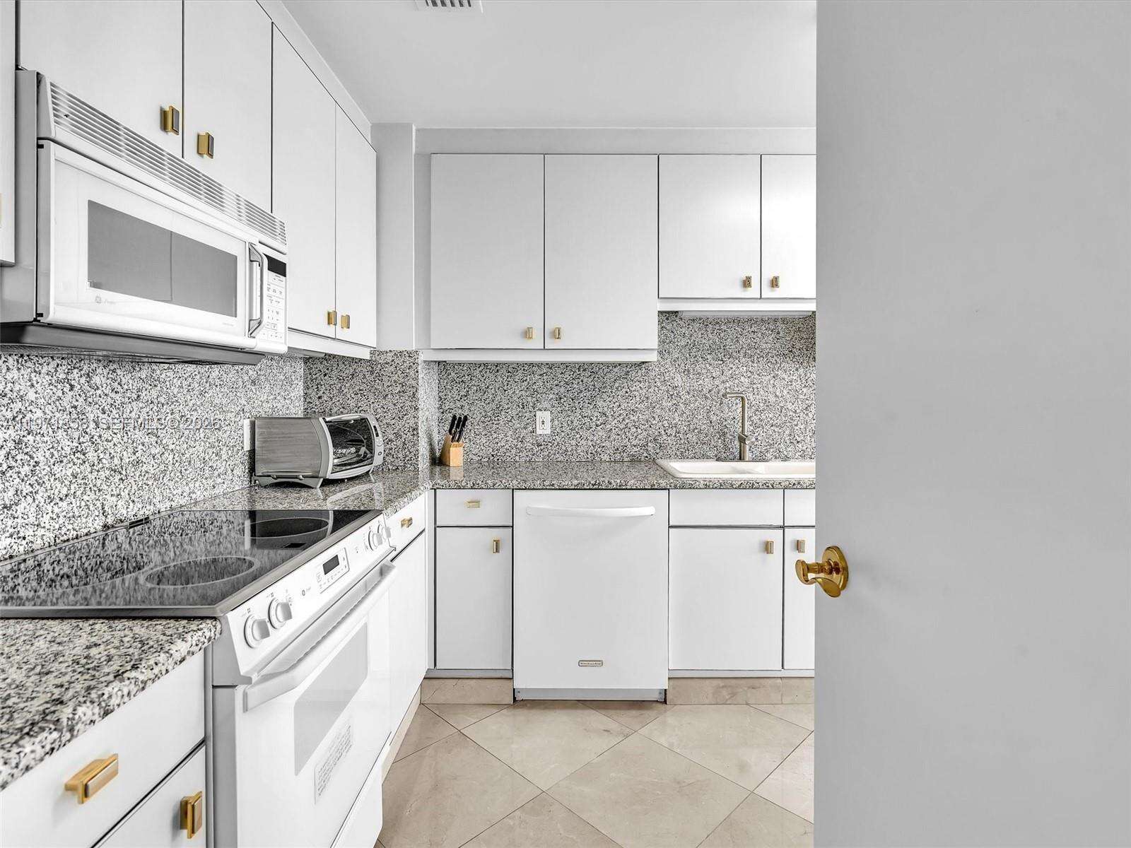 THE PALACE AT BAL HARBOUR - 10101 Collins Ave, Bal Harbour, FL 33154 | Picture 21