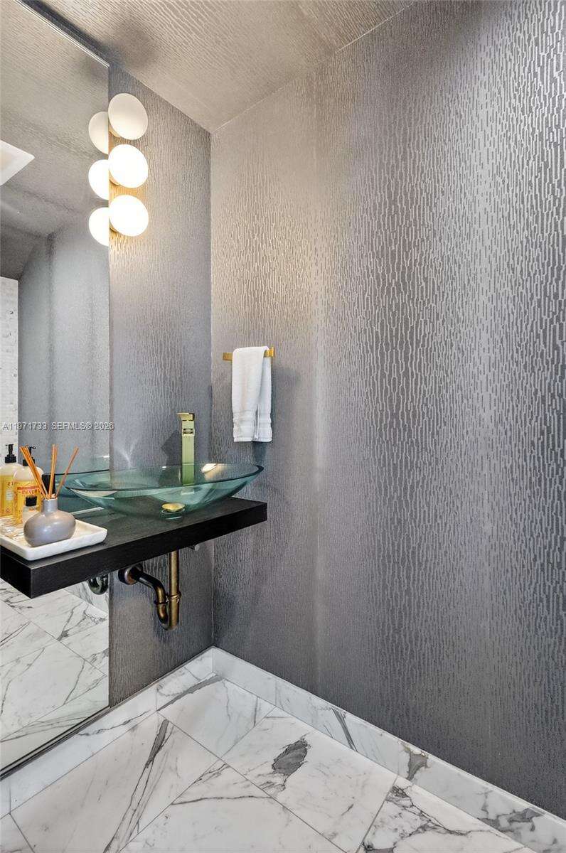 EPIC WEST - 200 Biscayne Blvd Way, Miami, FL 33131 | Picture 22