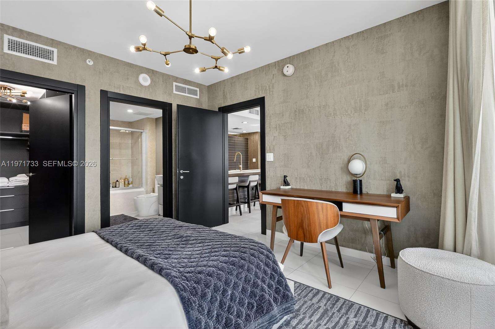 EPIC WEST - 200 Biscayne Blvd Way, Miami, FL 33131 | Picture 23