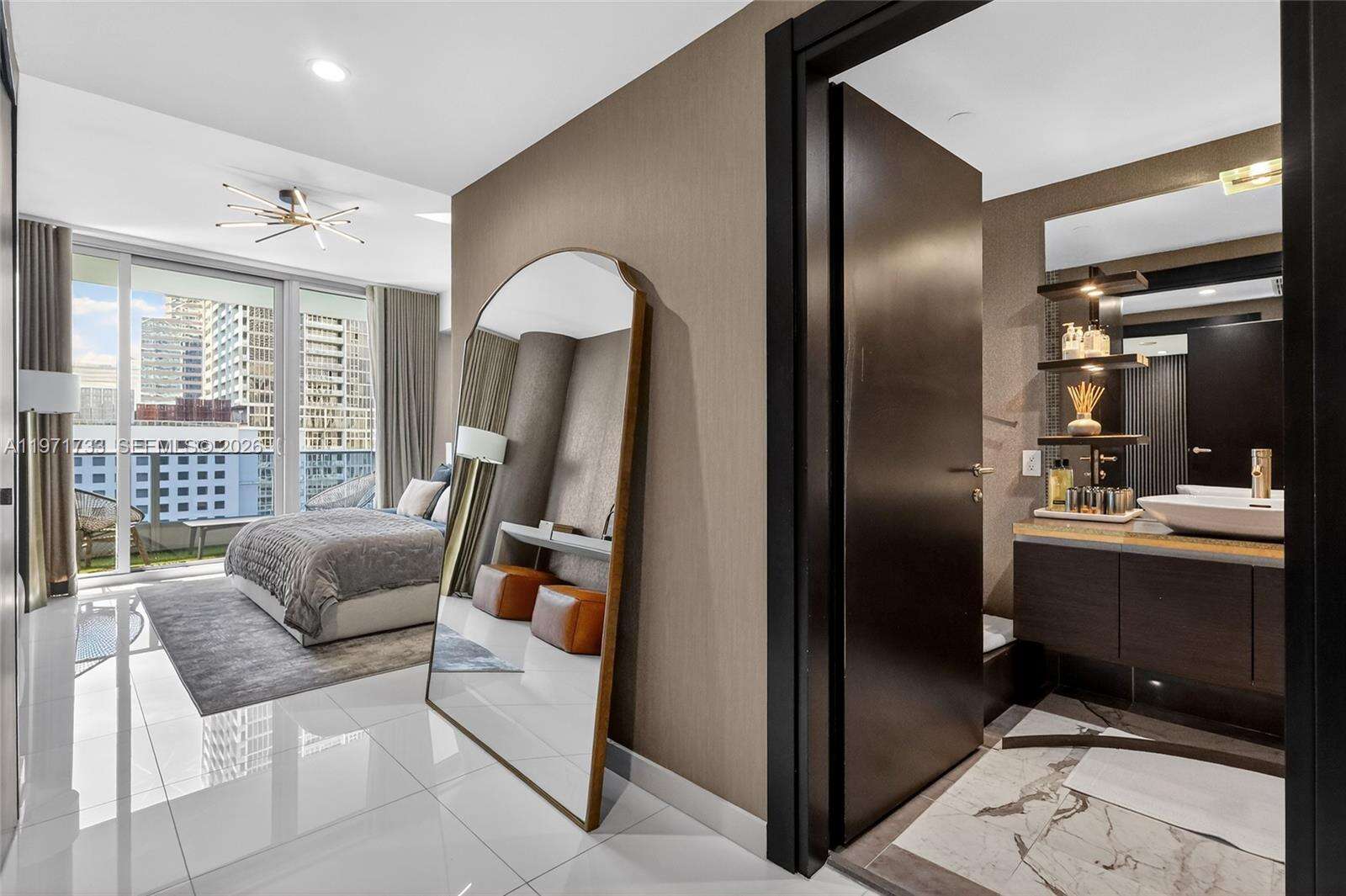 EPIC WEST - 200 Biscayne Blvd Way, Miami, FL 33131 | Picture 29