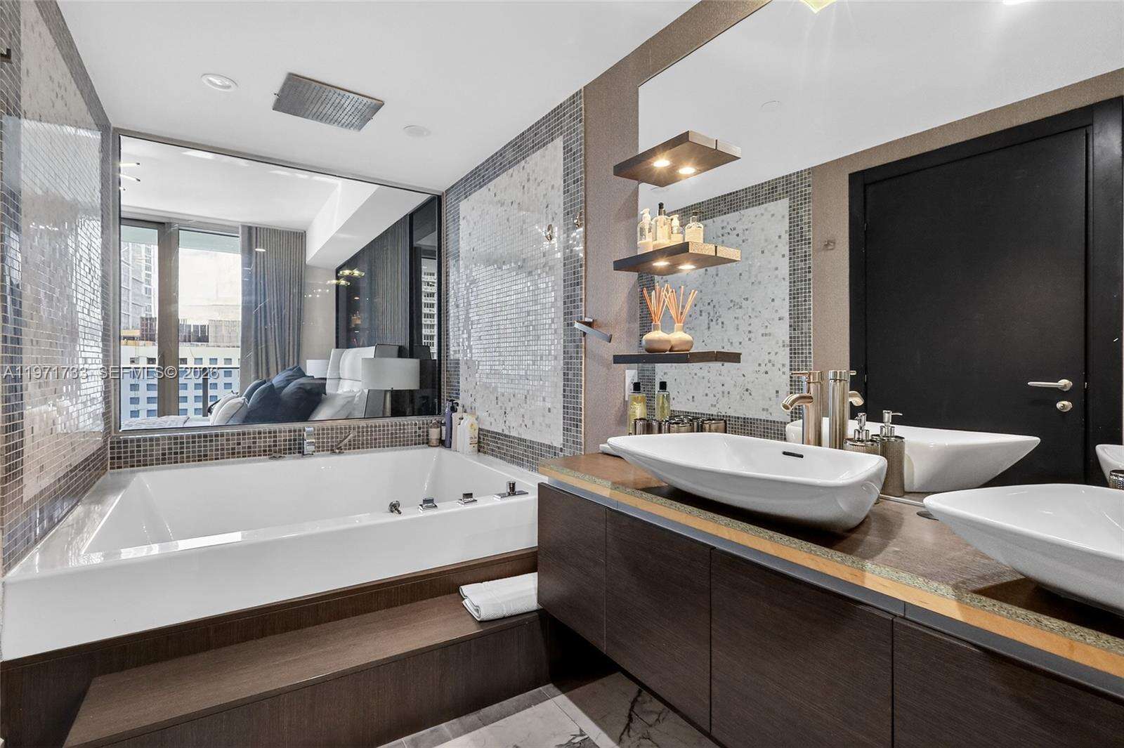 EPIC WEST - 200 Biscayne Blvd Way, Miami, FL 33131 | Picture 37