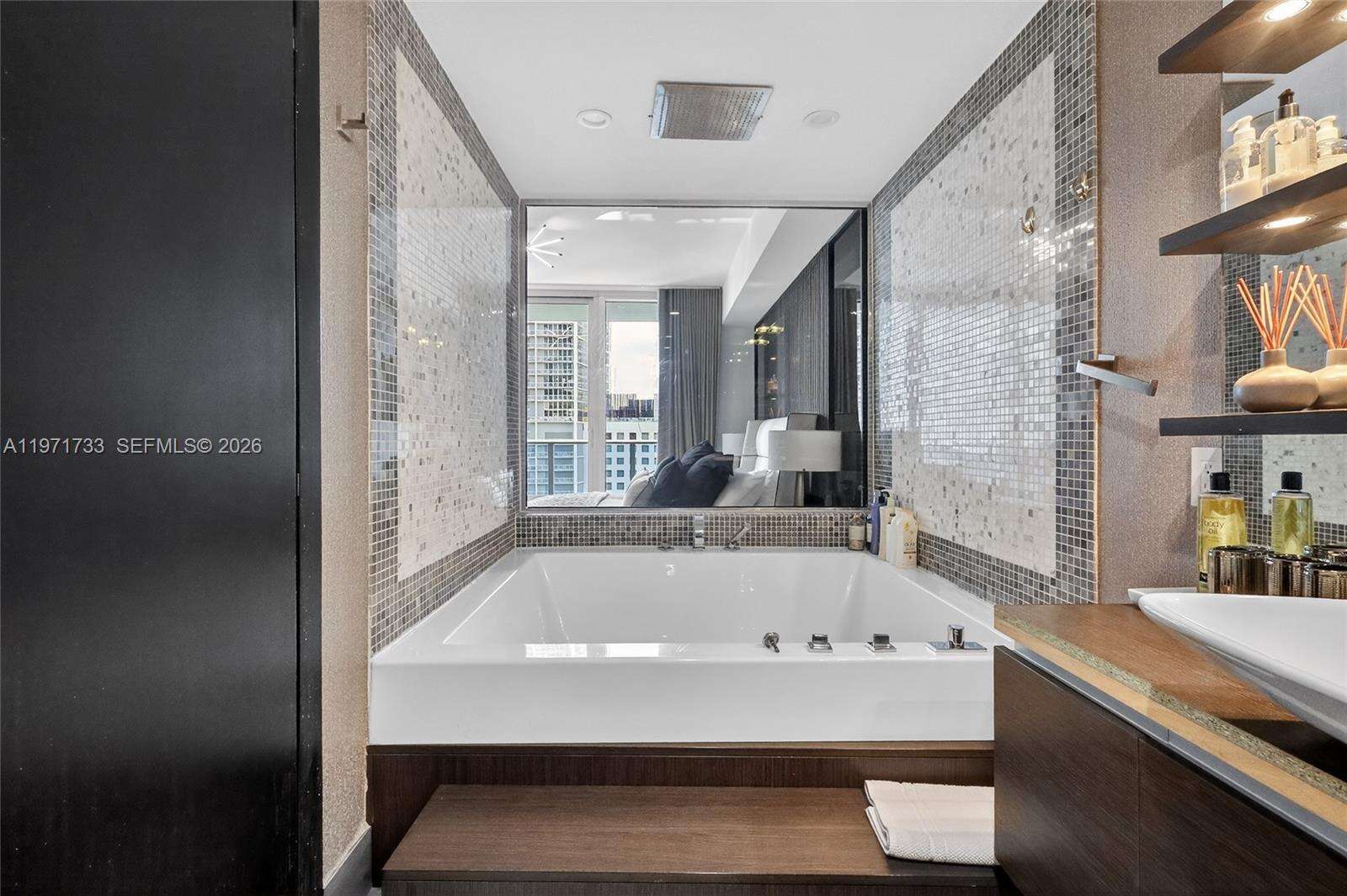 EPIC WEST - 200 Biscayne Blvd Way, Miami, FL 33131 | Picture 38