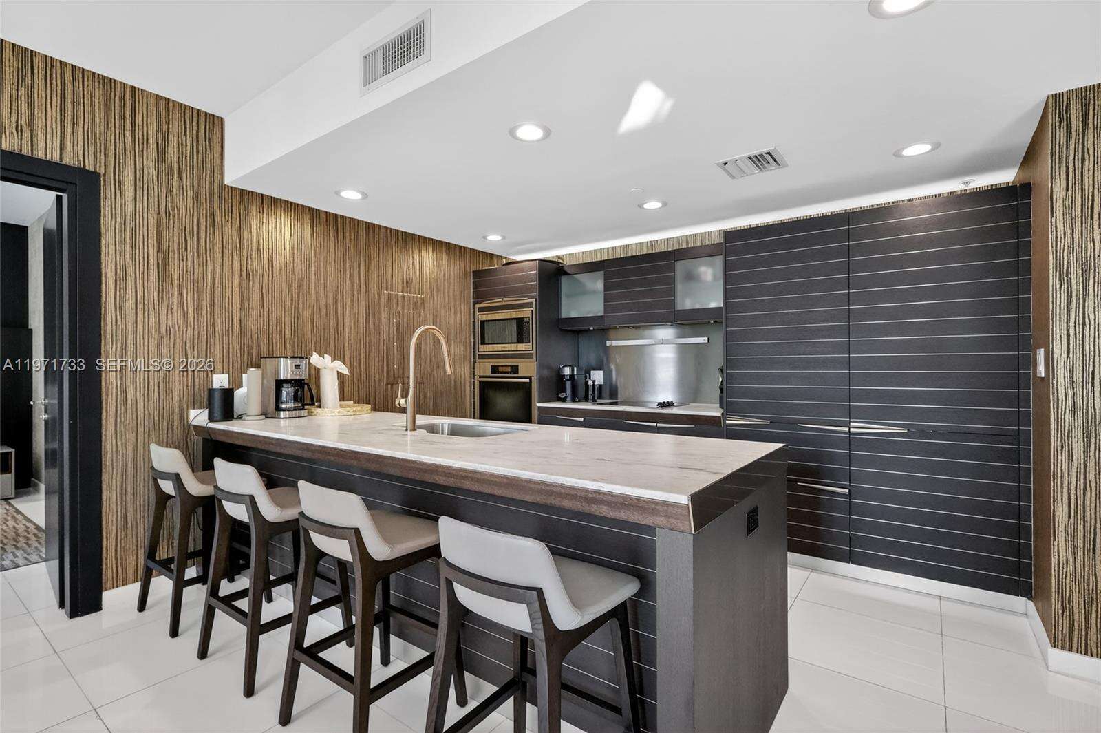 EPIC WEST - 200 Biscayne Blvd Way, Miami, FL 33131 | Picture 10