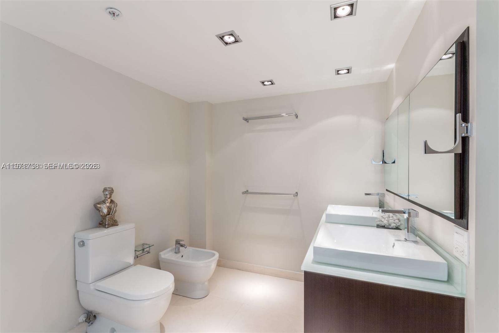 THE MUTINY - 2951 Bayshore Dr, Miami, FL 33133 | Picture 11