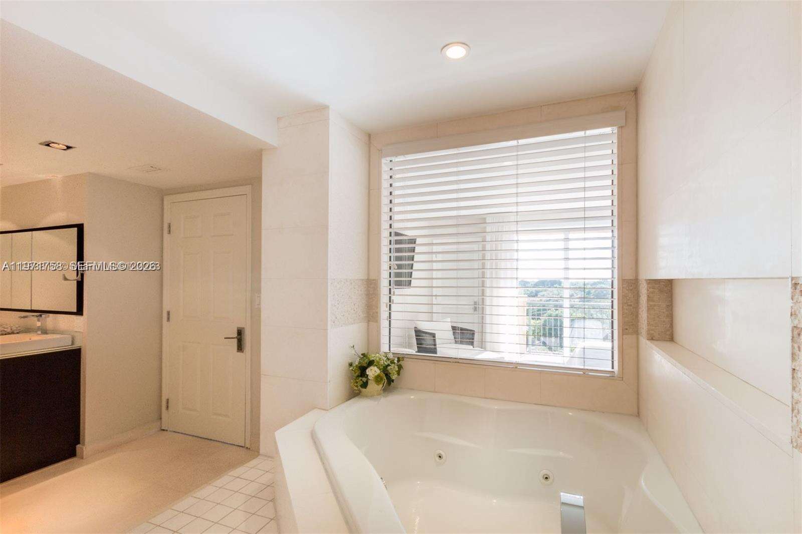 THE MUTINY - 2951 Bayshore Dr, Miami, FL 33133 | Picture 12