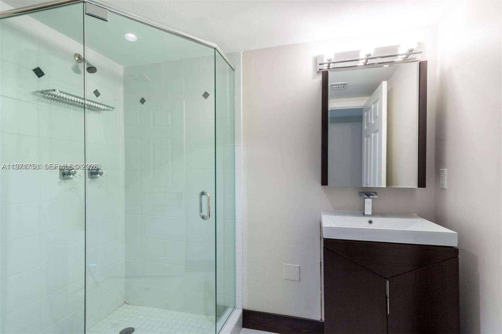 THE MUTINY - 2951 Bayshore Dr, Miami, FL 33133 | Picture 13