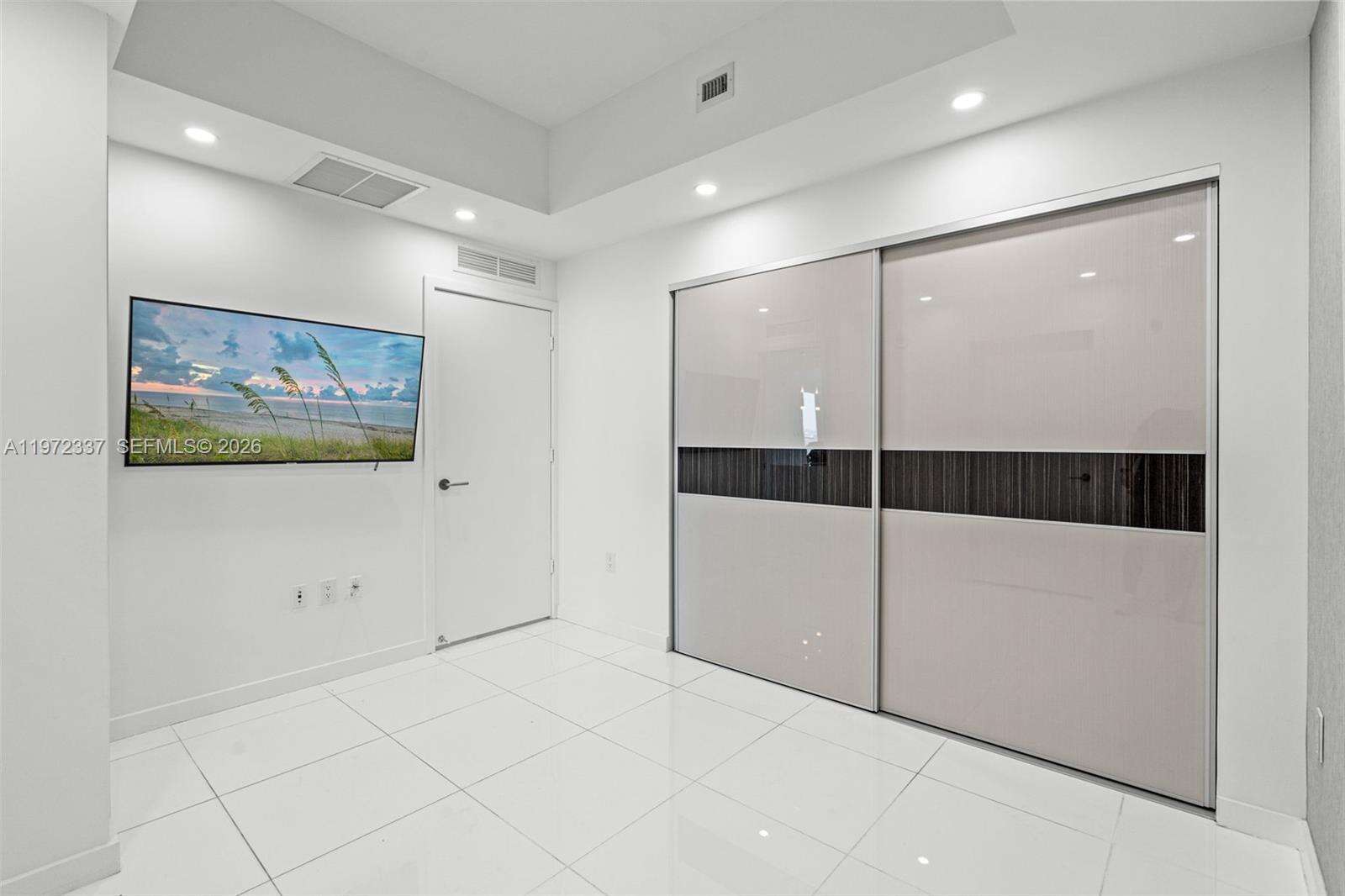 Paramount Miami Worldcenter at 851 1 Ave, Miami, FL 33132 - For Sale photo 14