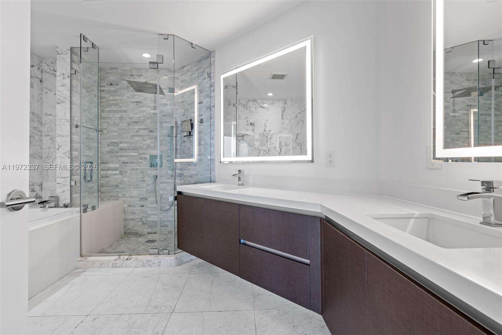 Paramount Miami Worldcenter at 851 1 Ave, Miami, FL 33132 - For Sale photo 22