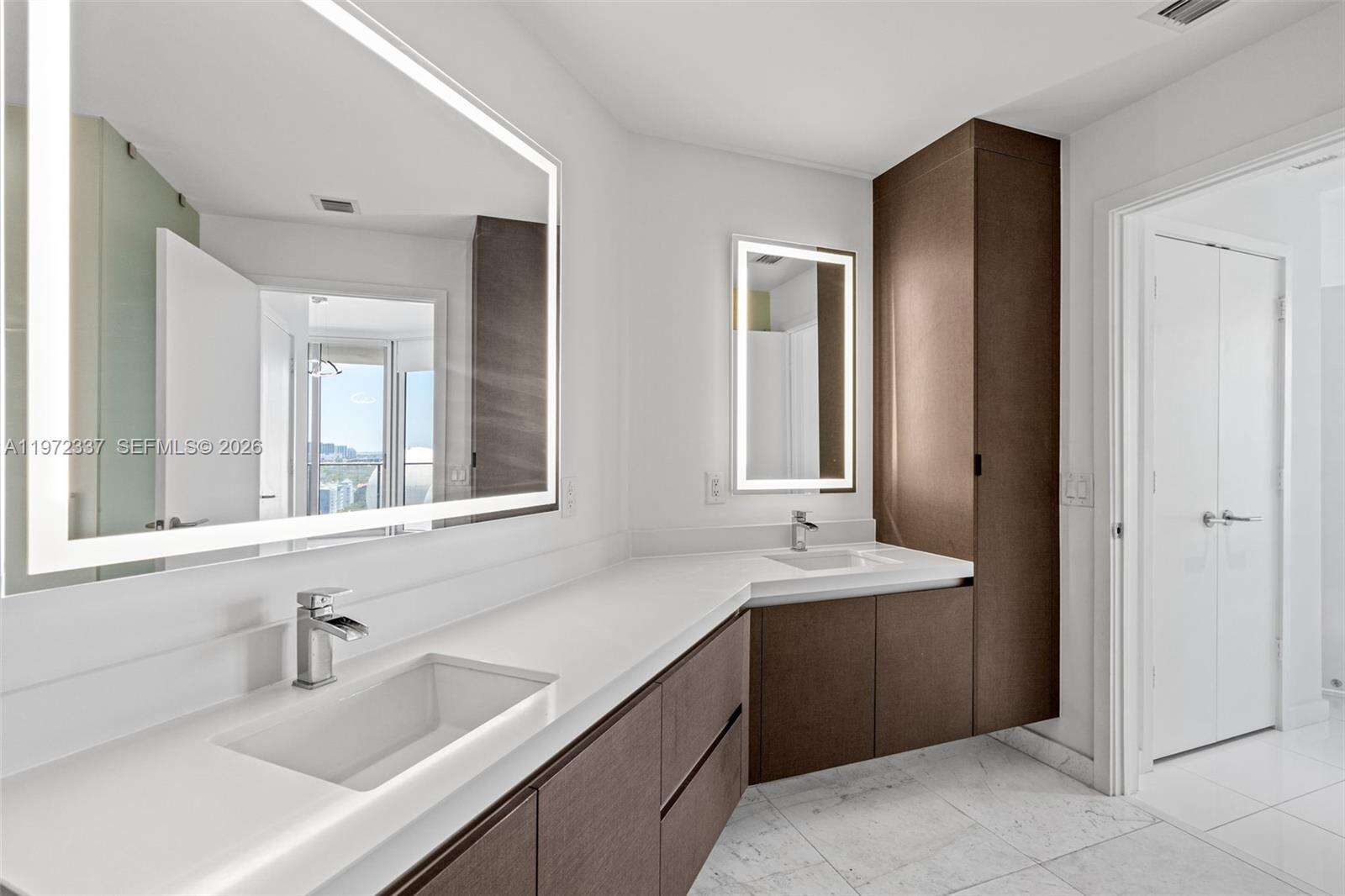 Paramount Miami Worldcenter at 851 1 Ave, Miami, FL 33132 - For Sale photo 23