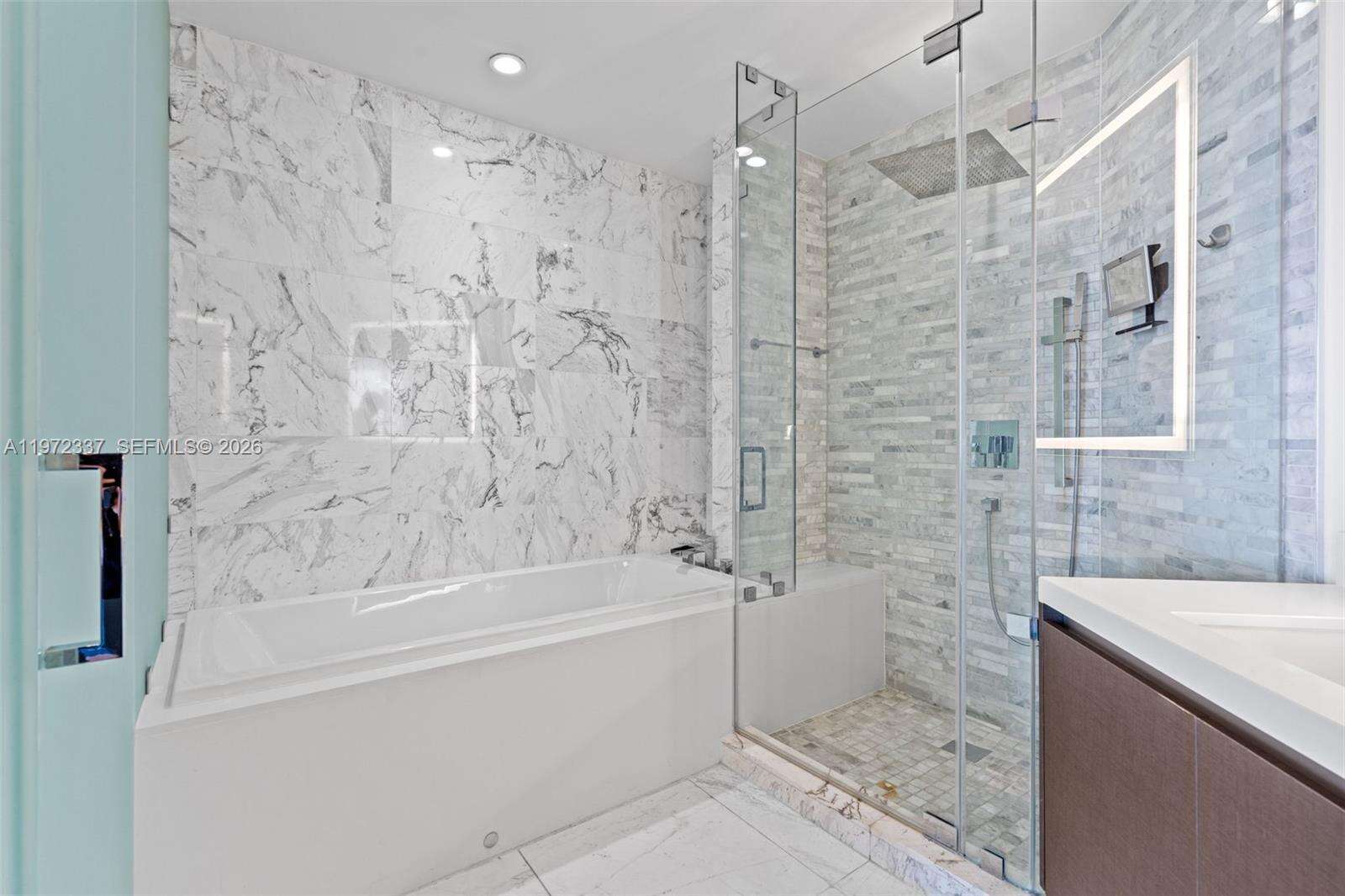Paramount Miami Worldcenter at 851 1 Ave, Miami, FL 33132 - For Sale photo 24
