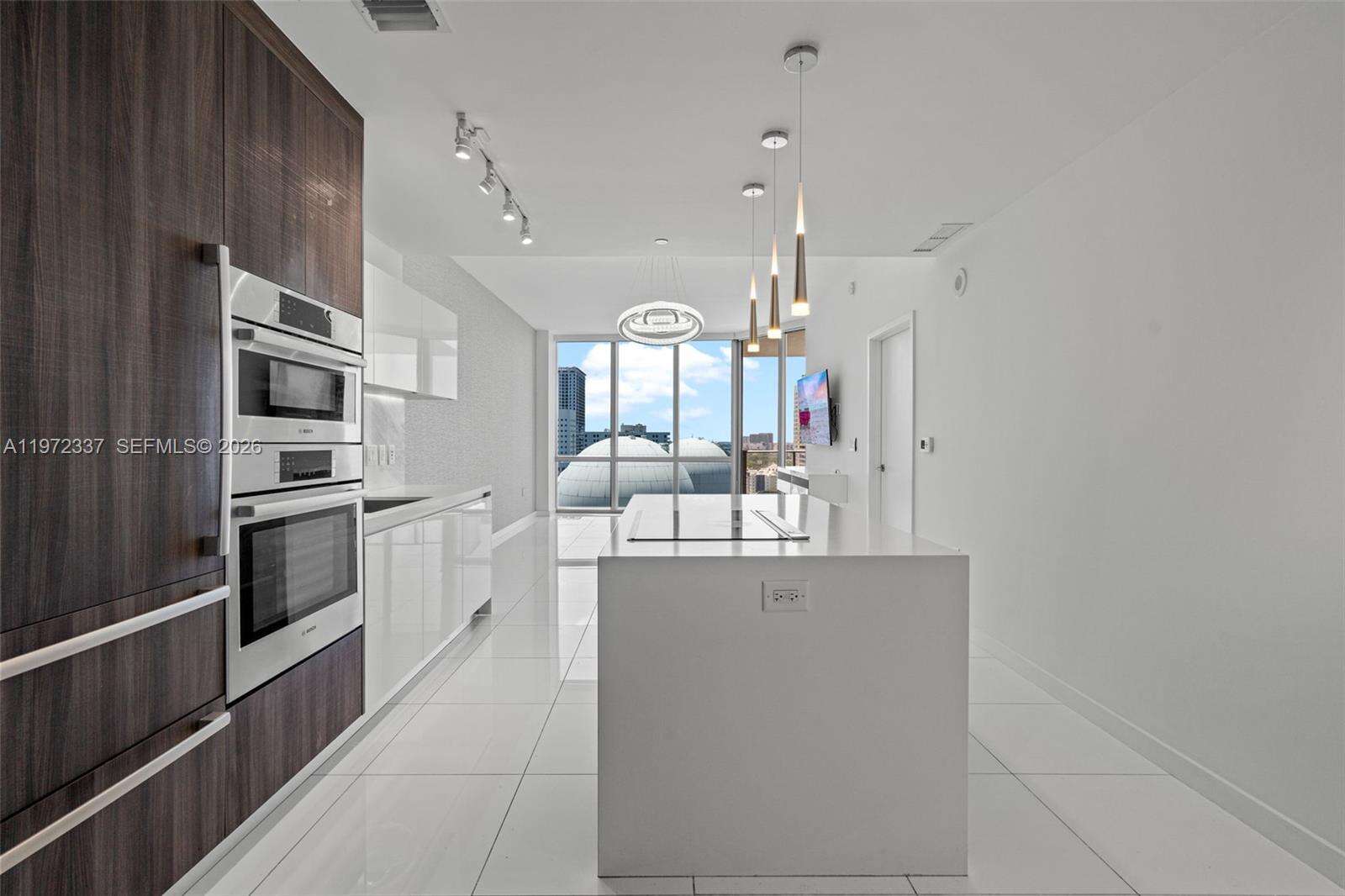 Paramount Miami Worldcenter at 851 1 Ave, Miami, FL 33132 - For Sale photo 4