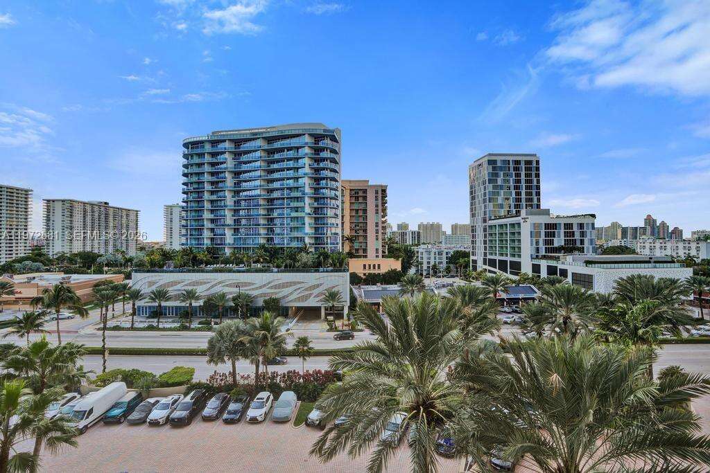 THE PINNACLE - 17555 Collins Ave, Sunny Isles Beach, FL 33160 | Picture 16