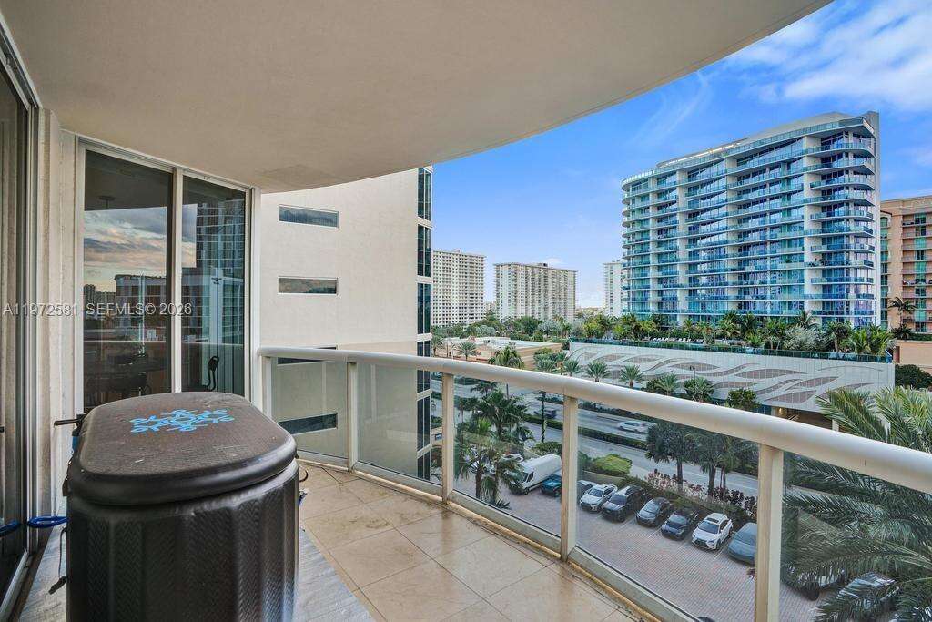 THE PINNACLE - 17555 Collins Ave, Sunny Isles Beach, FL 33160 | Picture 3