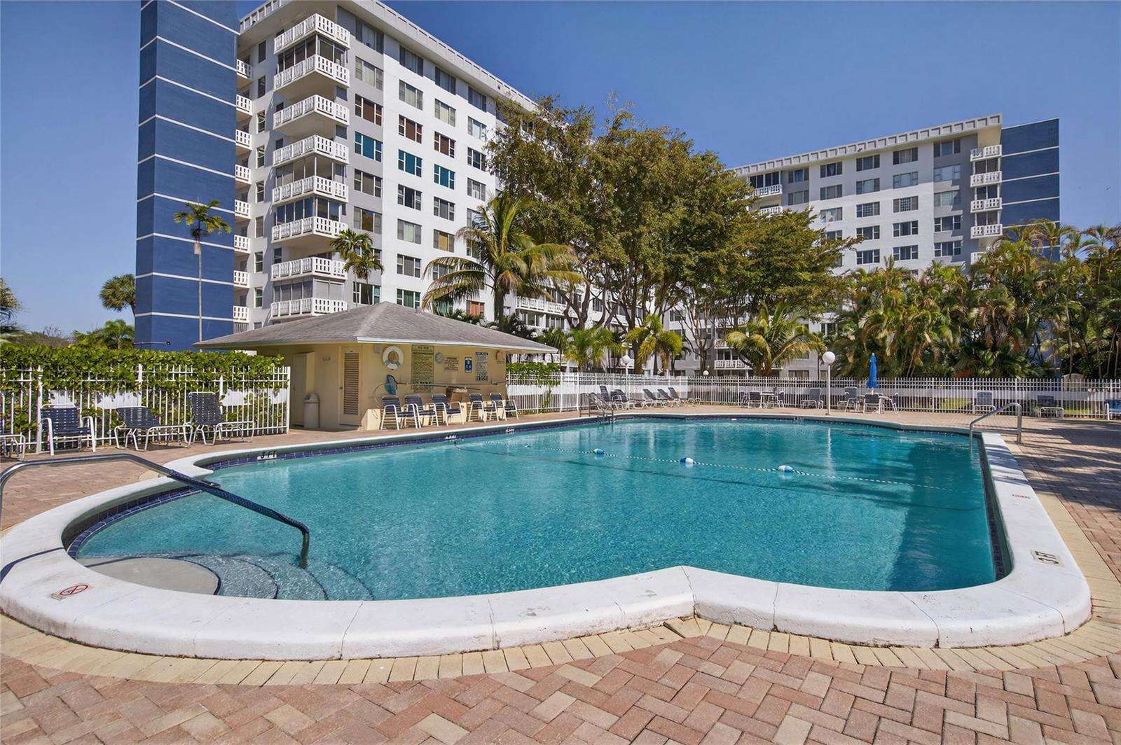 Hillcrest No 21 Condos for Sale & Rent | Picture 1