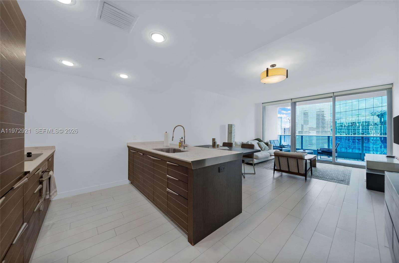 Epic Residences at 200 Biscayne Blvd Way, Miami, FL 33131 - For Sale photo 1