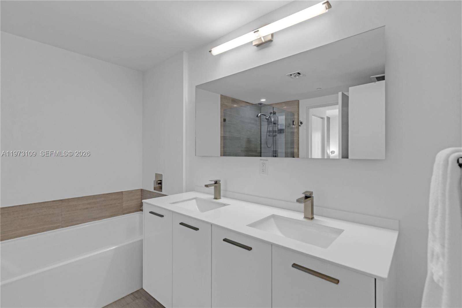 Brickell House at 1300 Brickell Bay Dr, Miami, FL 33131 - For Sale photo 19