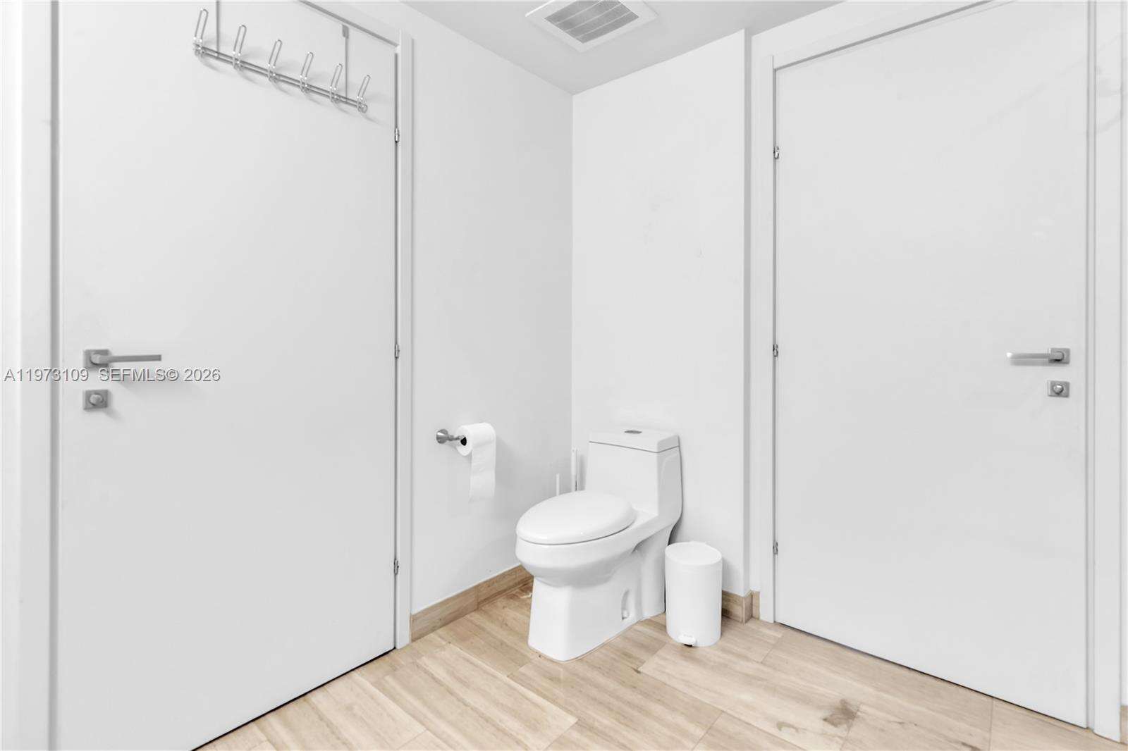 Brickell House at 1300 Brickell Bay Dr, Miami, FL 33131 - For Sale photo 23