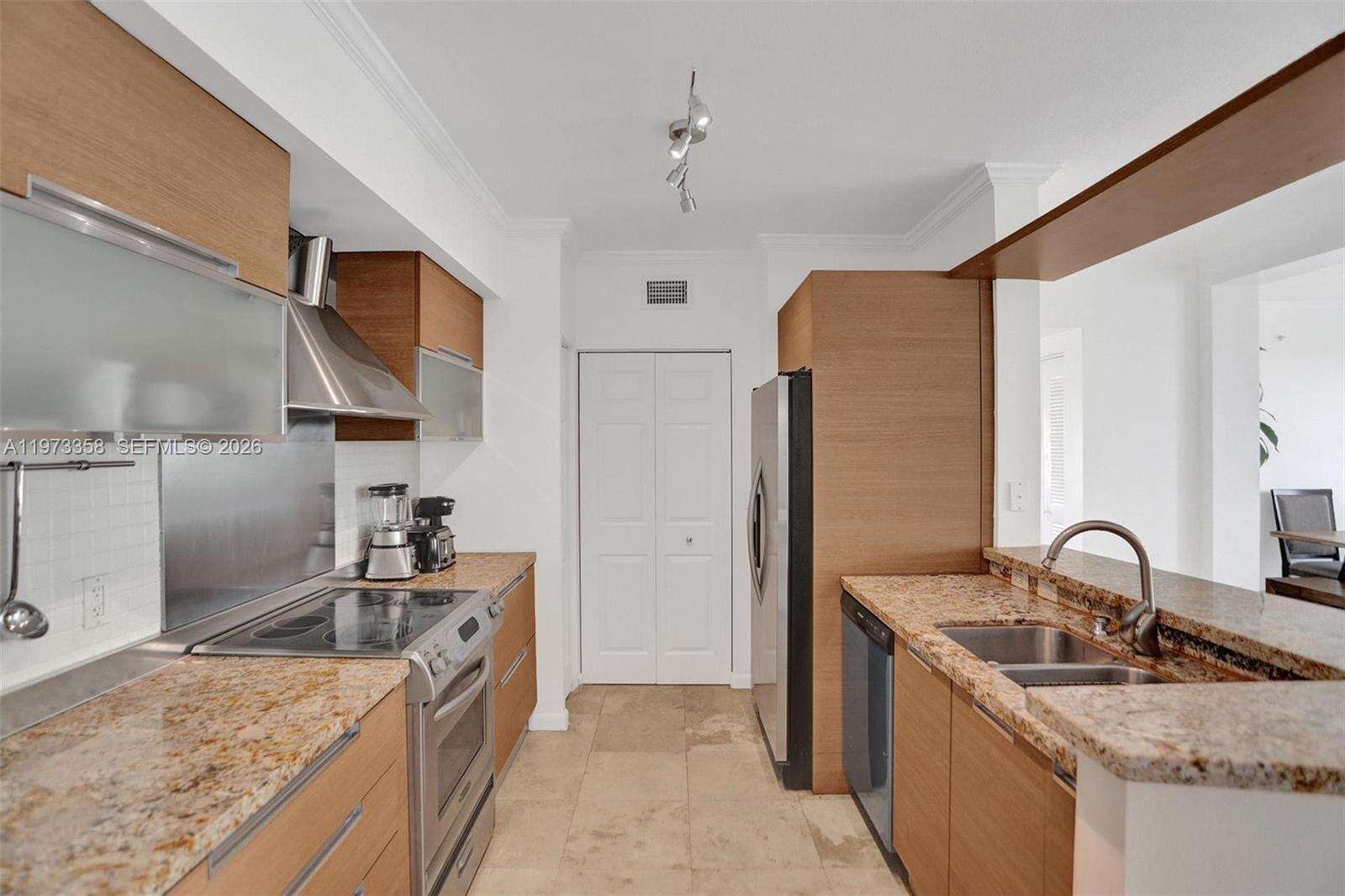 Porto Bellagio at 17100 Bay Rd, Sunny Isles Beach, FL 33160 - For Sale photo 33