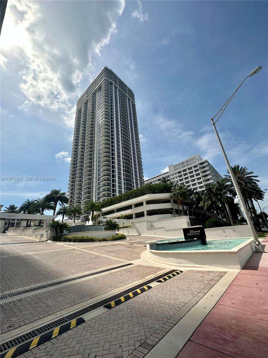 GREEN DIAMOND - 4775 Collins Ave, Miami Beach, FL 33140 | Picture 1