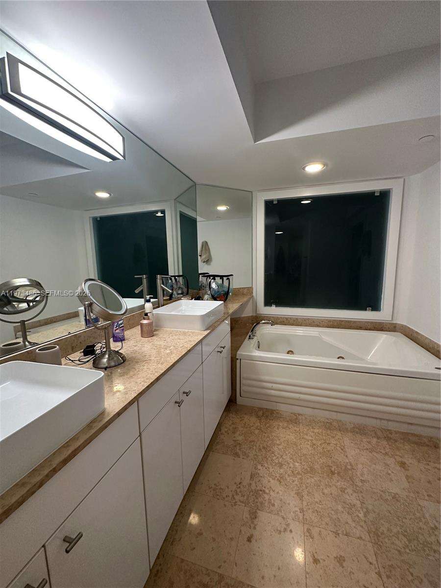 GREEN DIAMOND - 4775 Collins Ave, Miami Beach, FL 33140 | Picture 13