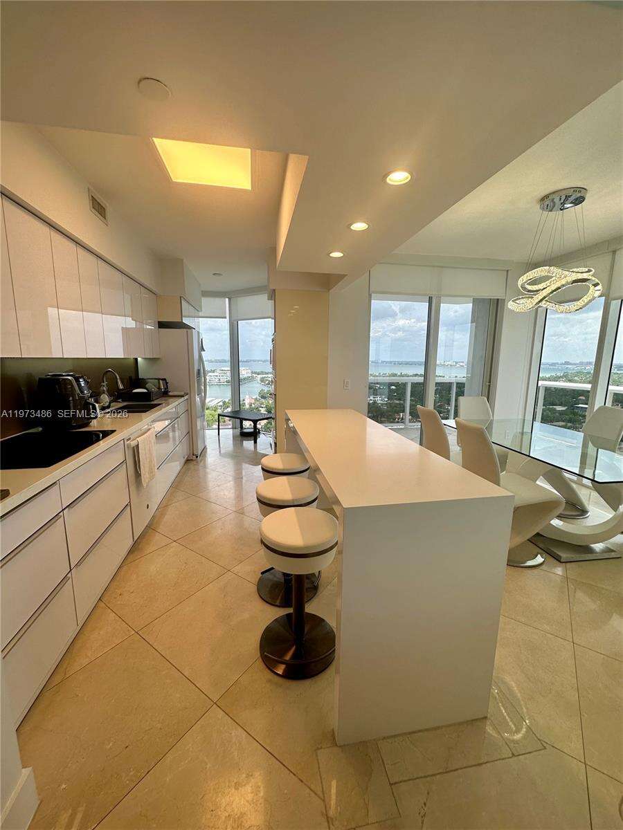 GREEN DIAMOND - 4775 Collins Ave, Miami Beach, FL 33140 | Picture 4