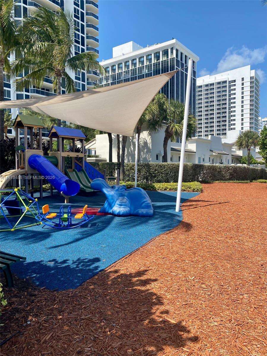 GREEN DIAMOND - 4775 Collins Ave, Miami Beach, FL 33140 | Picture 32