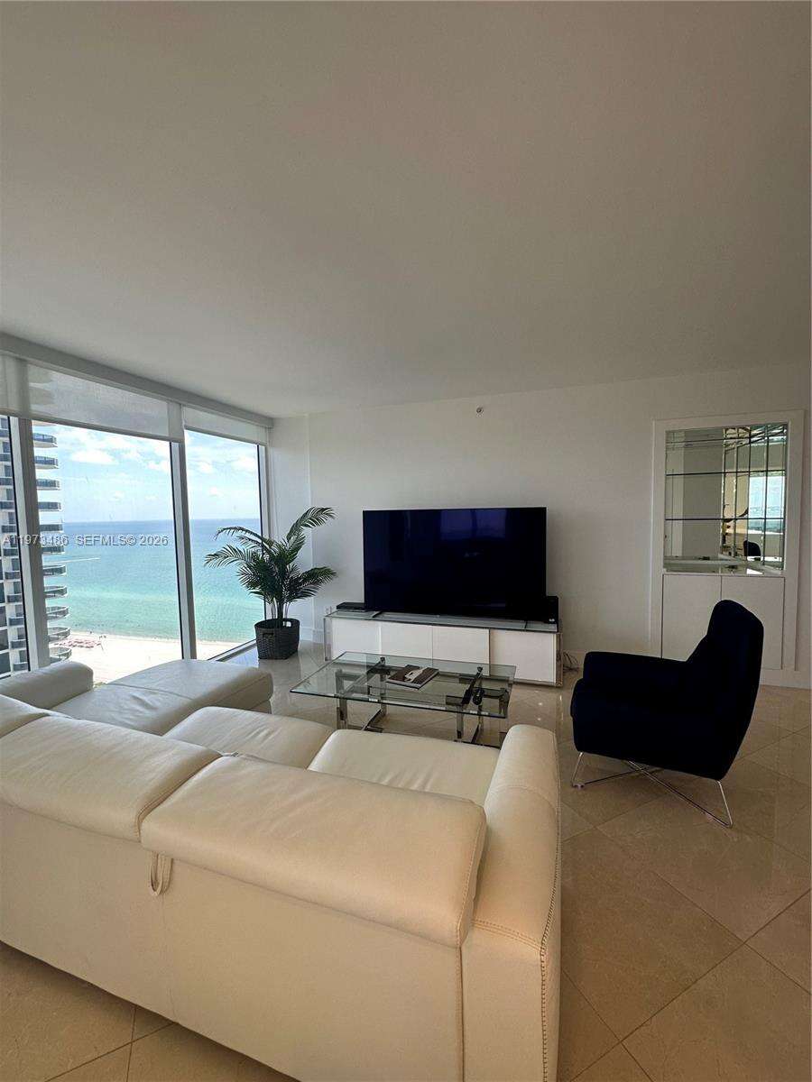 GREEN DIAMOND - 4775 Collins Ave, Miami Beach, FL 33140 | Picture 8