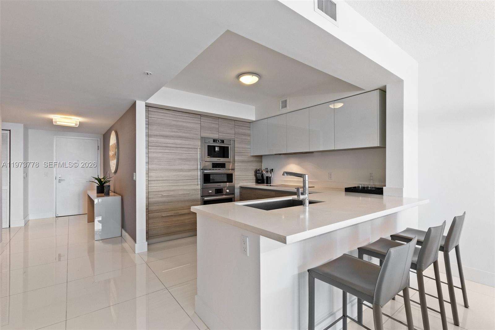 PARQUE TOWERS - 300 Sunny Isles Blvd, Sunny Isles Beach, FL 33160 | Picture 7