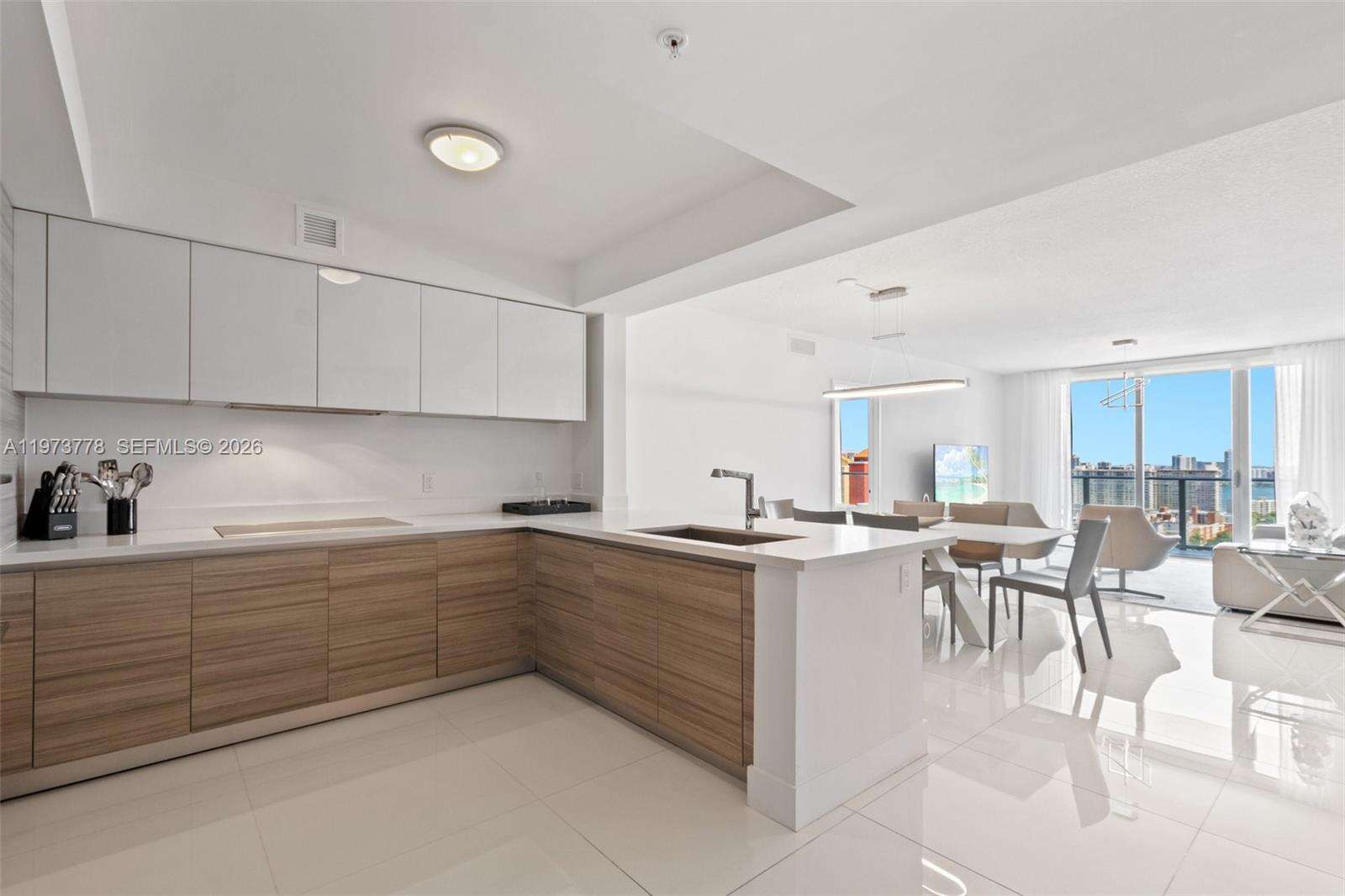 PARQUE TOWERS - 300 Sunny Isles Blvd, Sunny Isles Beach, FL 33160 | Picture 9