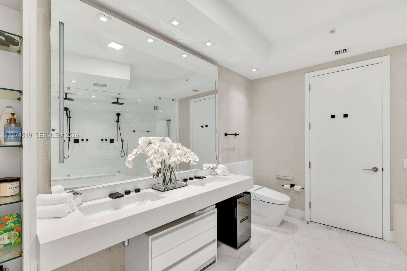 18555 COLLINS AVENUE - 18555 Collins Ave, Sunny Isles Beach, FL 33160 | Picture 25