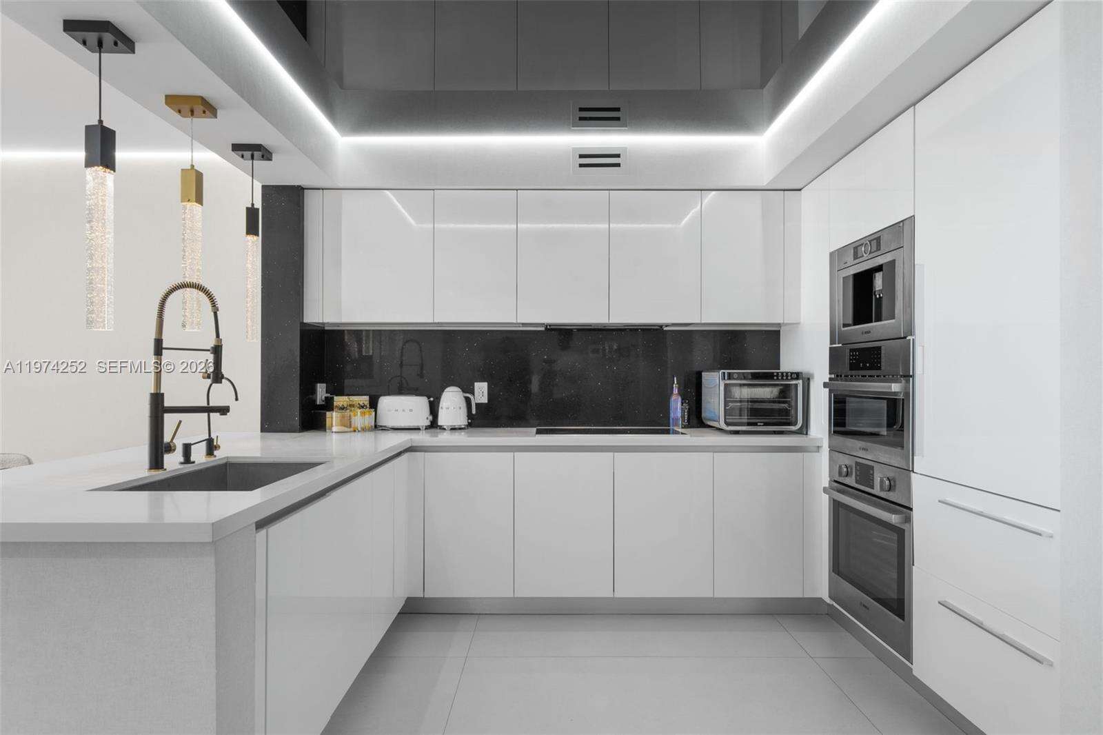 PARQUE TOWERS - 300 Sunny Isles Blvd, Sunny Isles Beach, FL 33160 | Picture 10