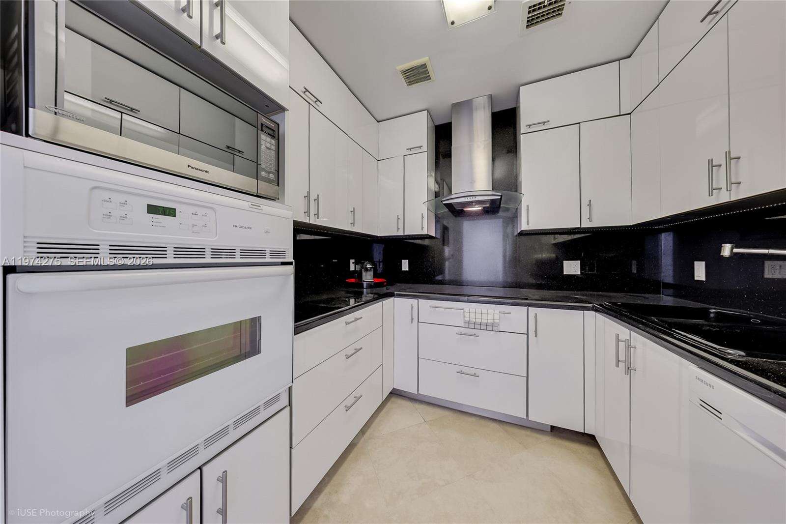 THE DECOPLAGE - 100 Lincoln Rd, Miami Beach, FL 33139 | Picture 11