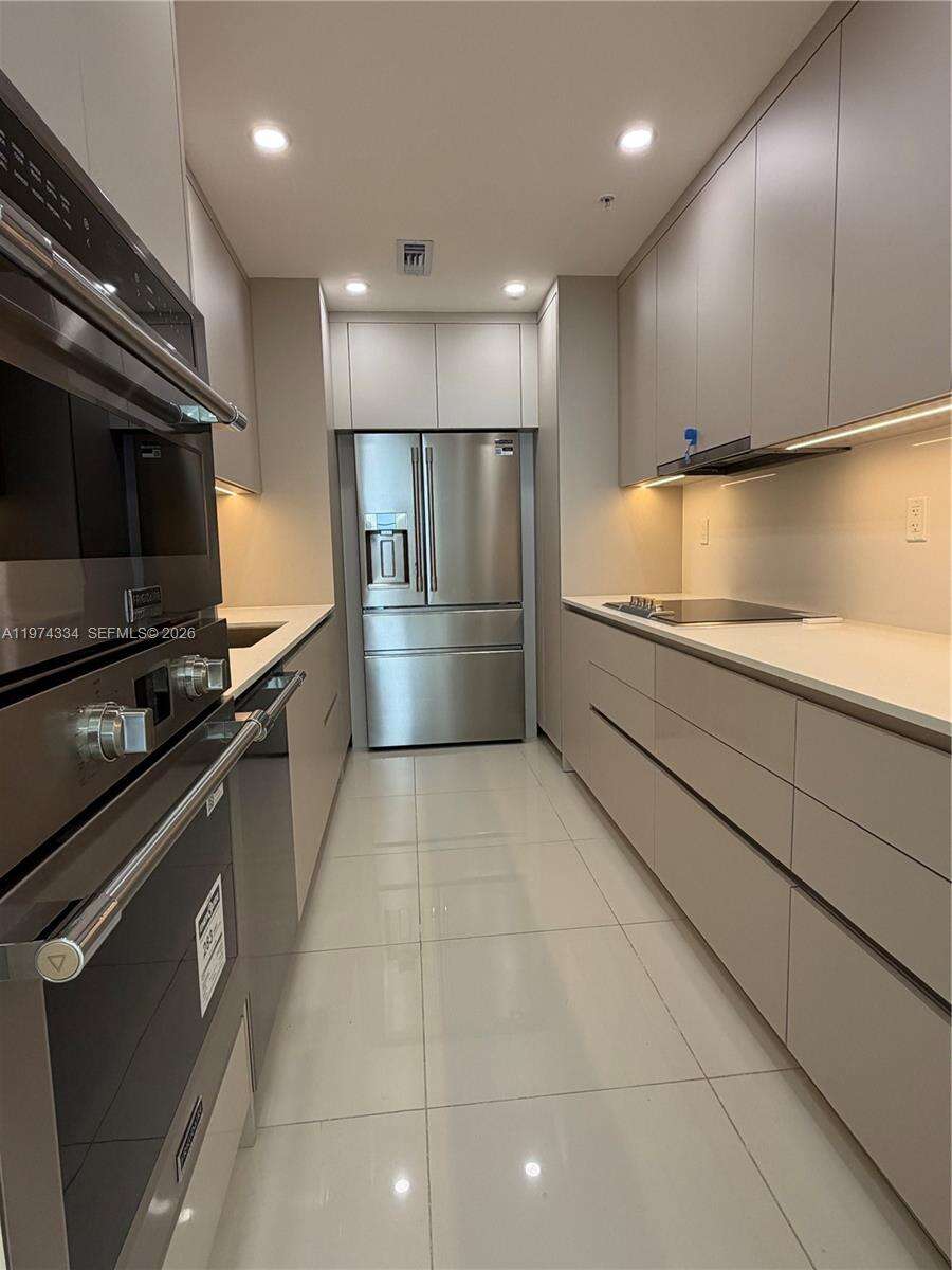 The Residences at 3001 Ocean Dr, Hollywood, FL 33019 - For Sale photo 2