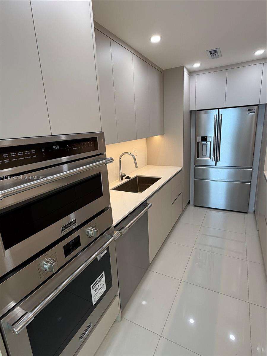 The Residences at 3001 Ocean Dr, Hollywood, FL 33019 - For Sale photo 3