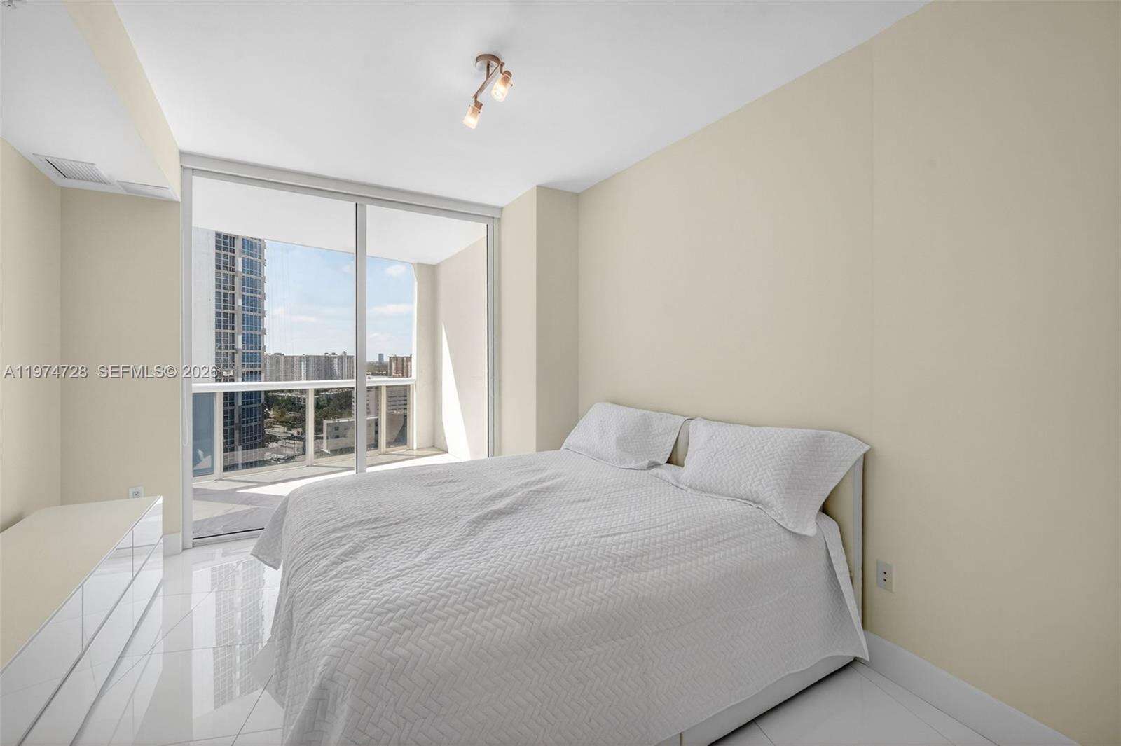 Trump Royale at 18201 Collins Ave, Sunny Isles Beach, FL 33160 - For Sale photo 4