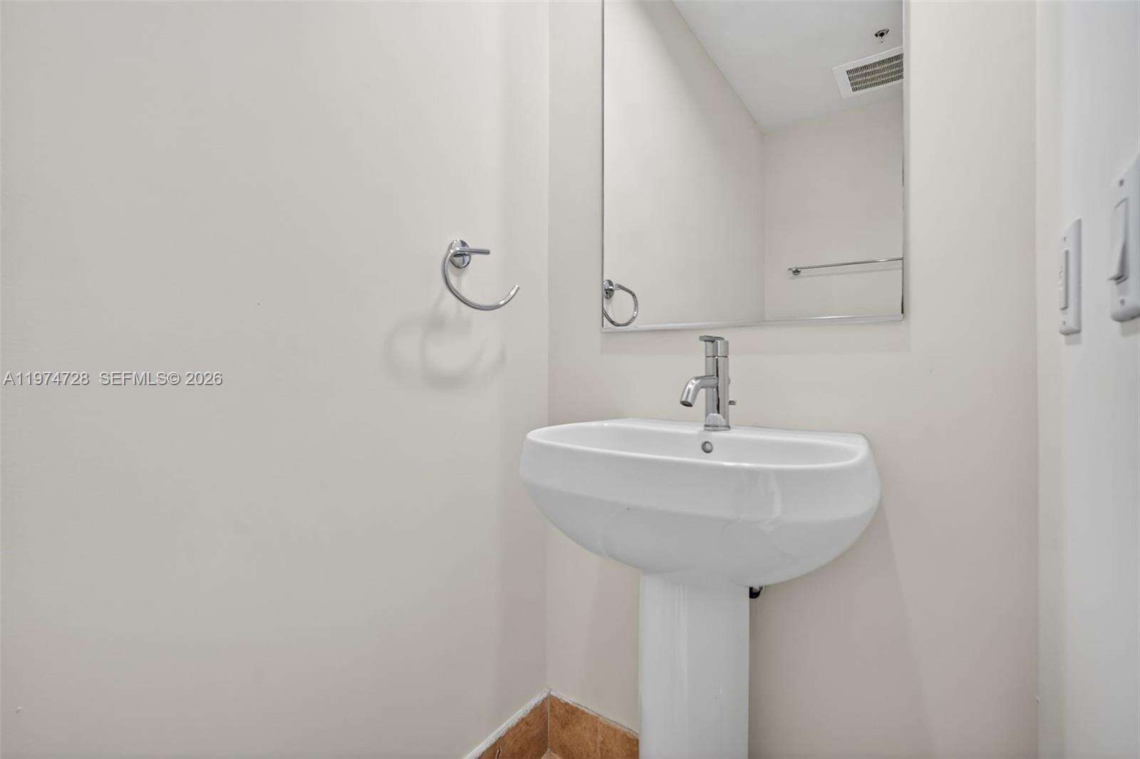 Trump Royale at 18201 Collins Ave, Sunny Isles Beach, FL 33160 - For Sale photo 7